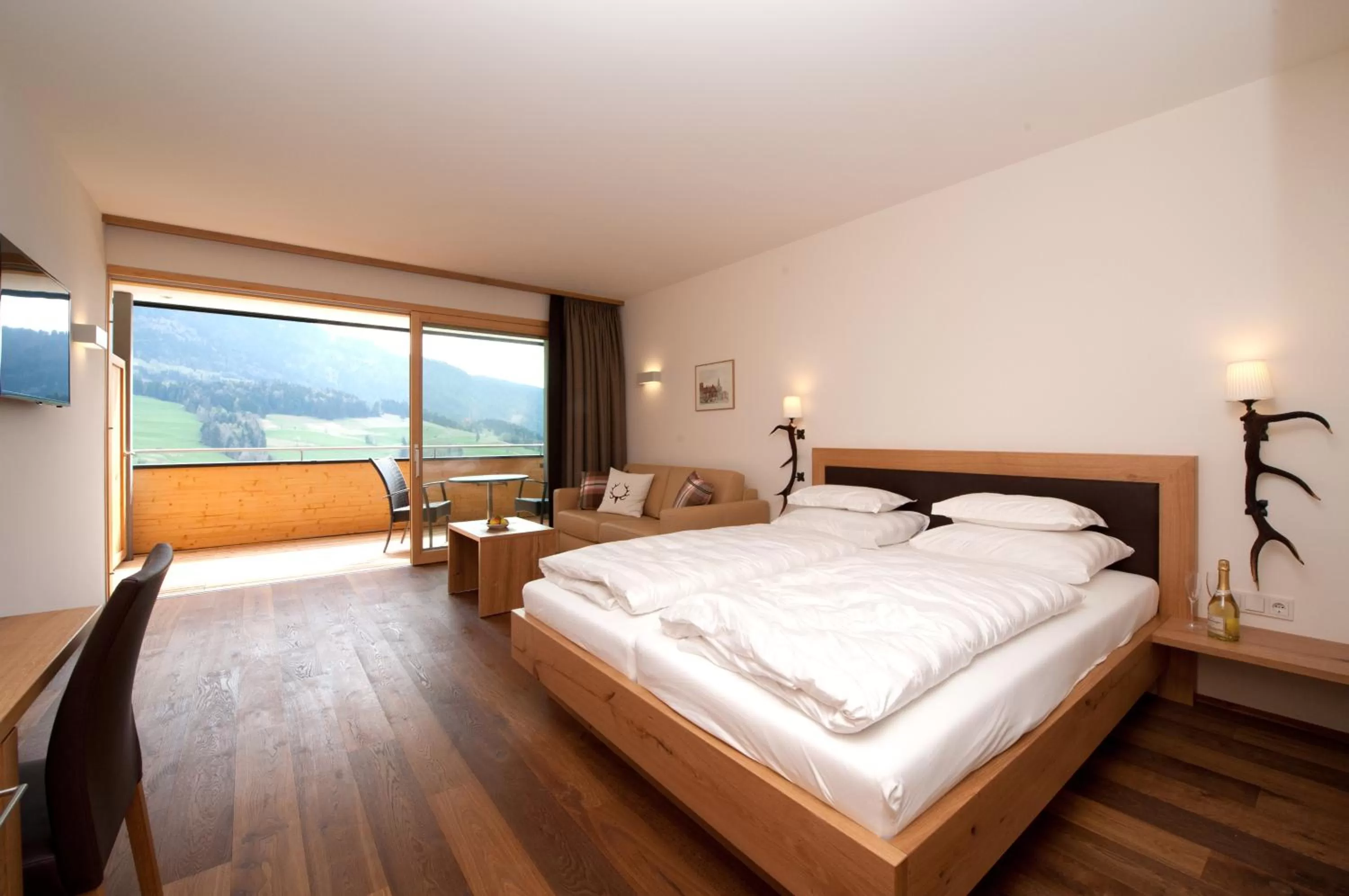 Photo of the whole room, Bed in Hotel St Hubertus