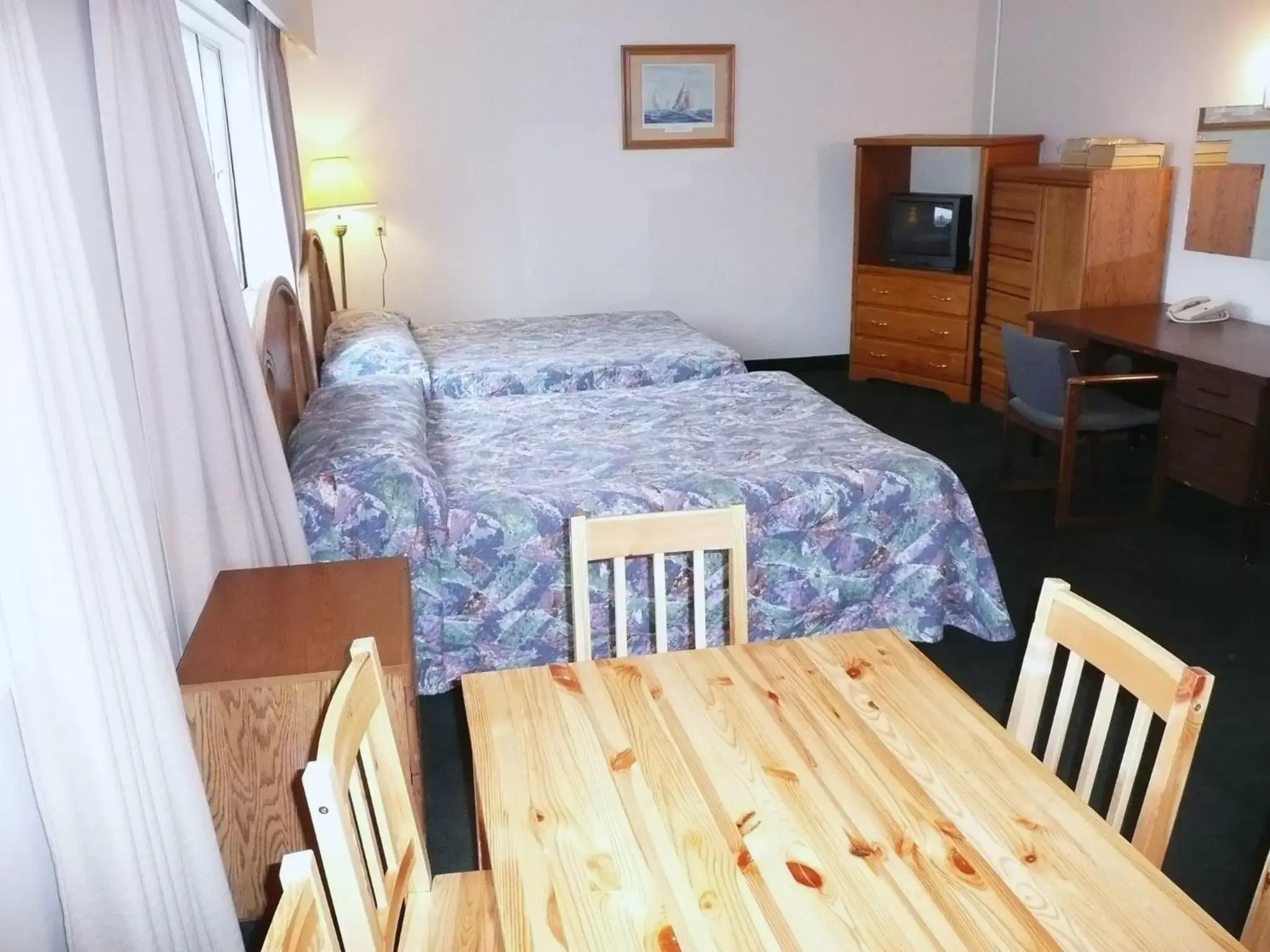 Photo of the whole room, Bed in English Bay Hotel