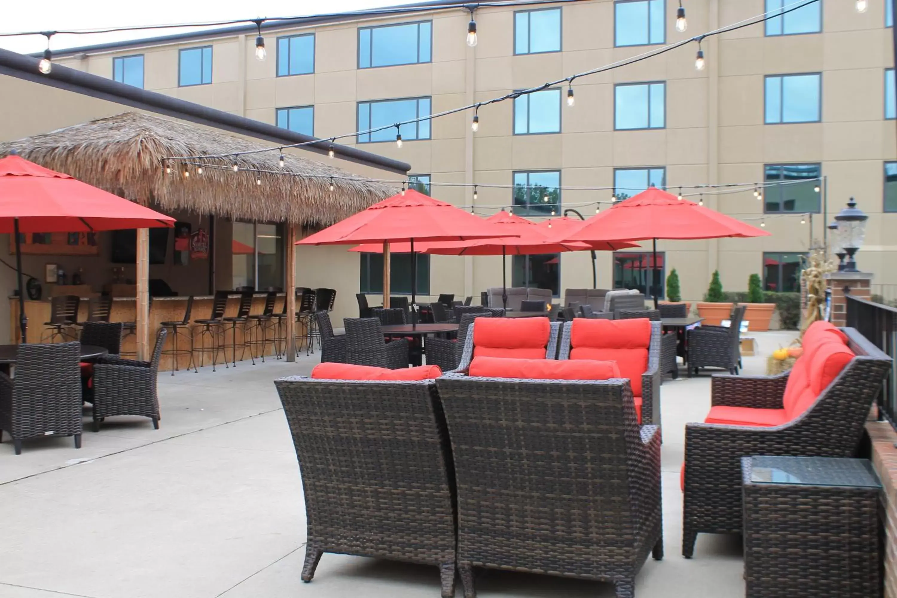 Lounge or bar, Restaurant/Places to Eat in Crowne Plaza Chicago-Northbrook, an IHG Hotel