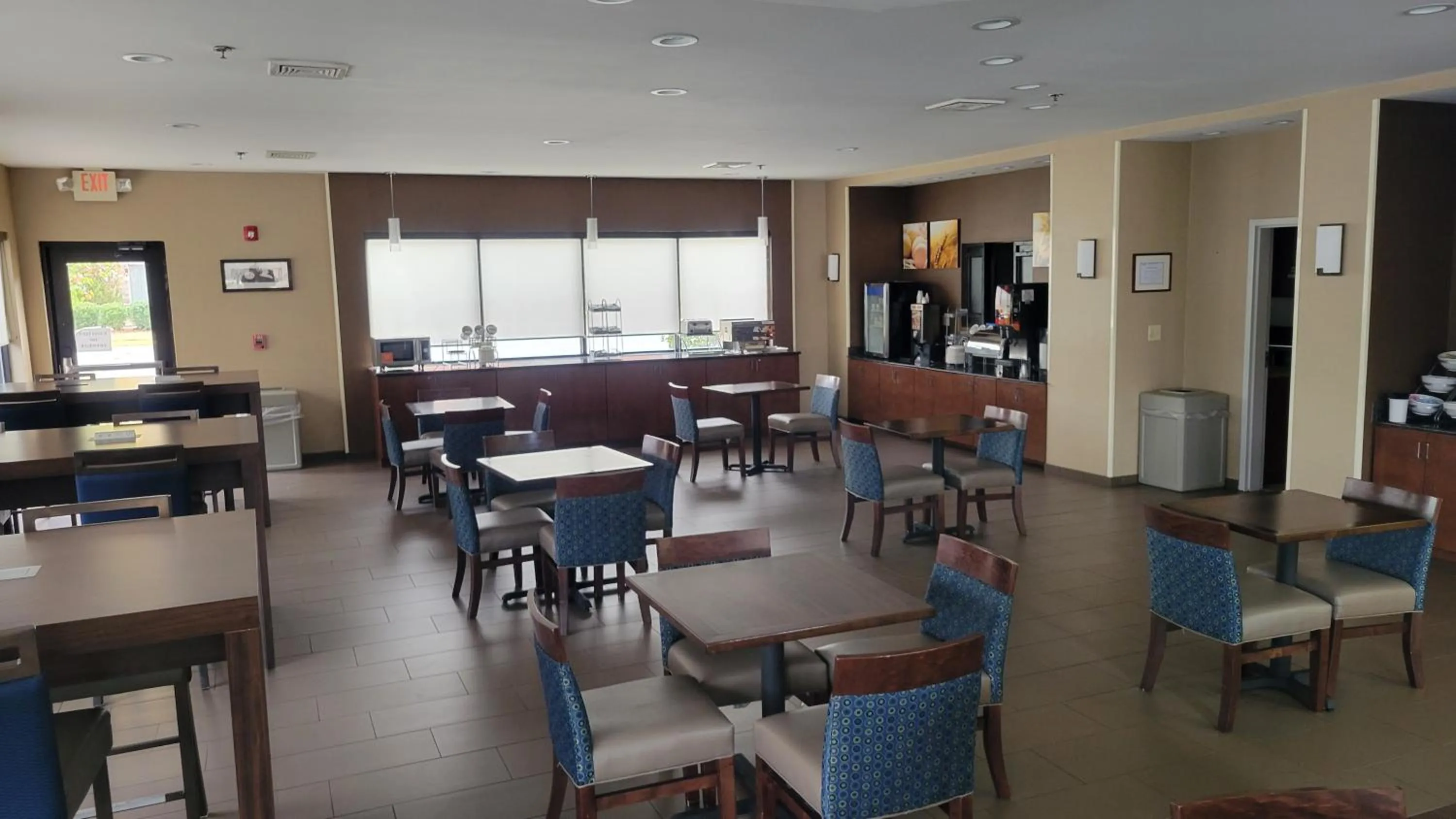 Restaurant/places to eat in Comfort Suites Macon Northwest