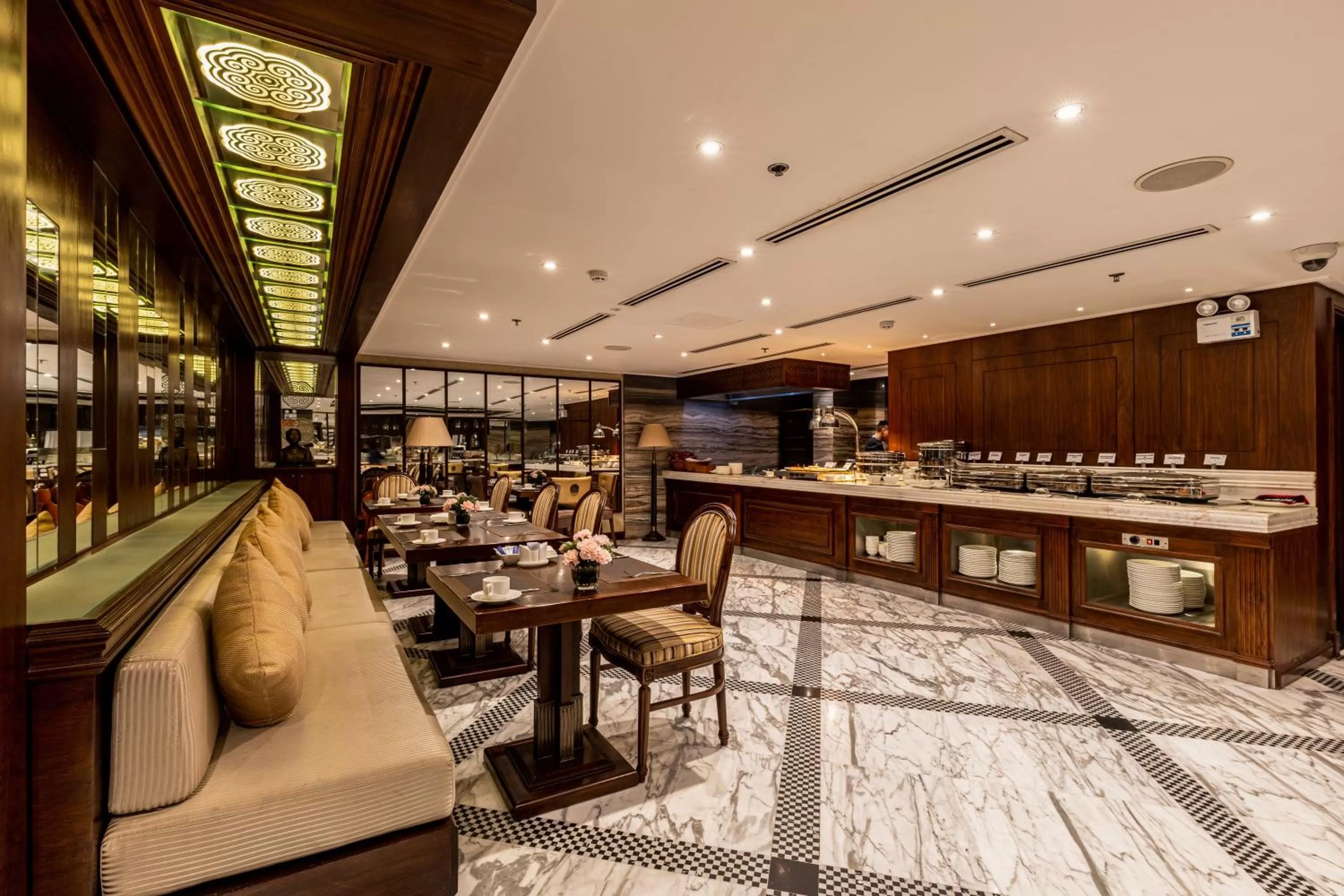 Restaurant/places to eat in The Lapis Hotel