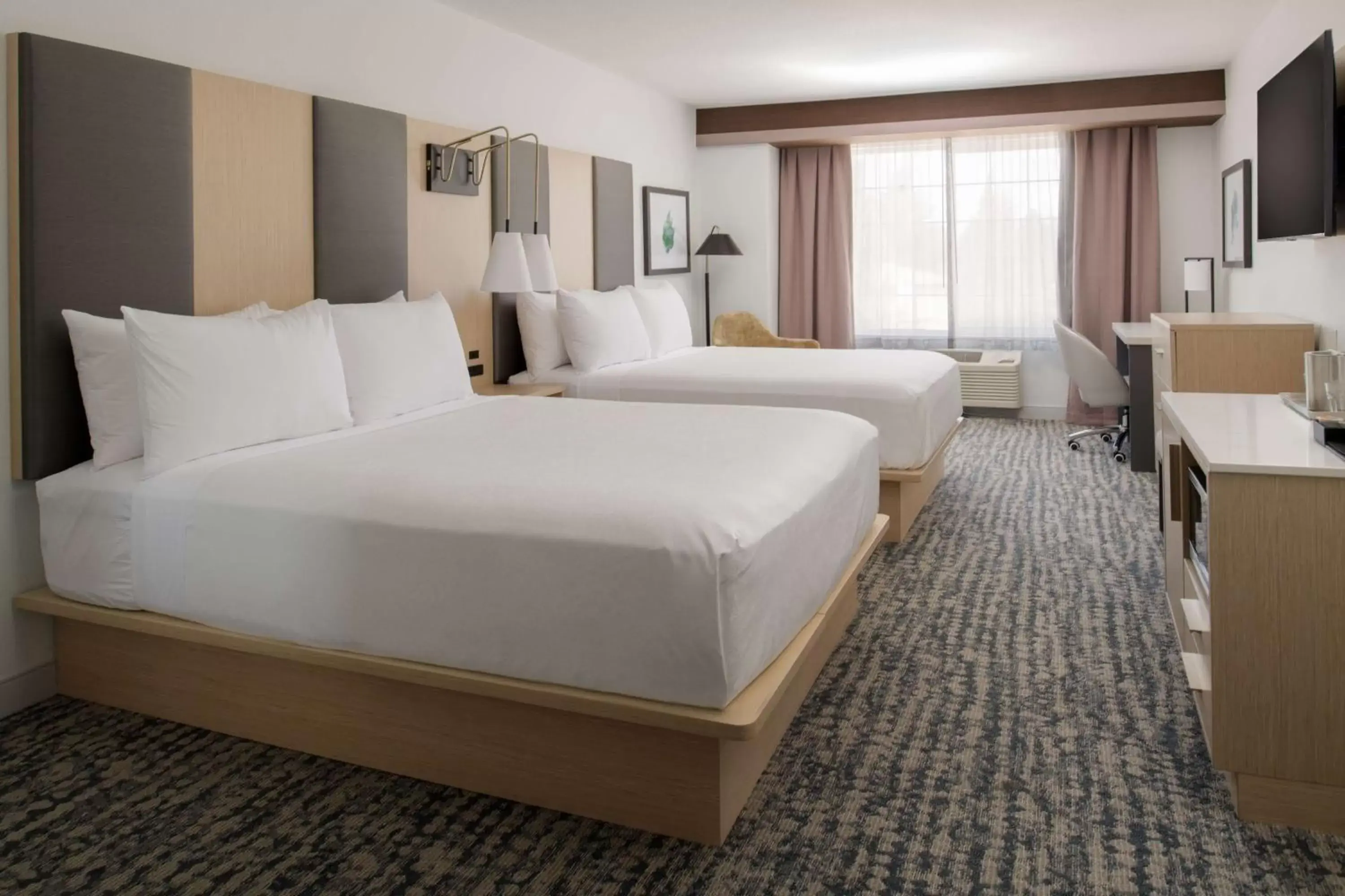 Photo of the whole room, Bed in Best Western Premier Keizer Salem Hotel