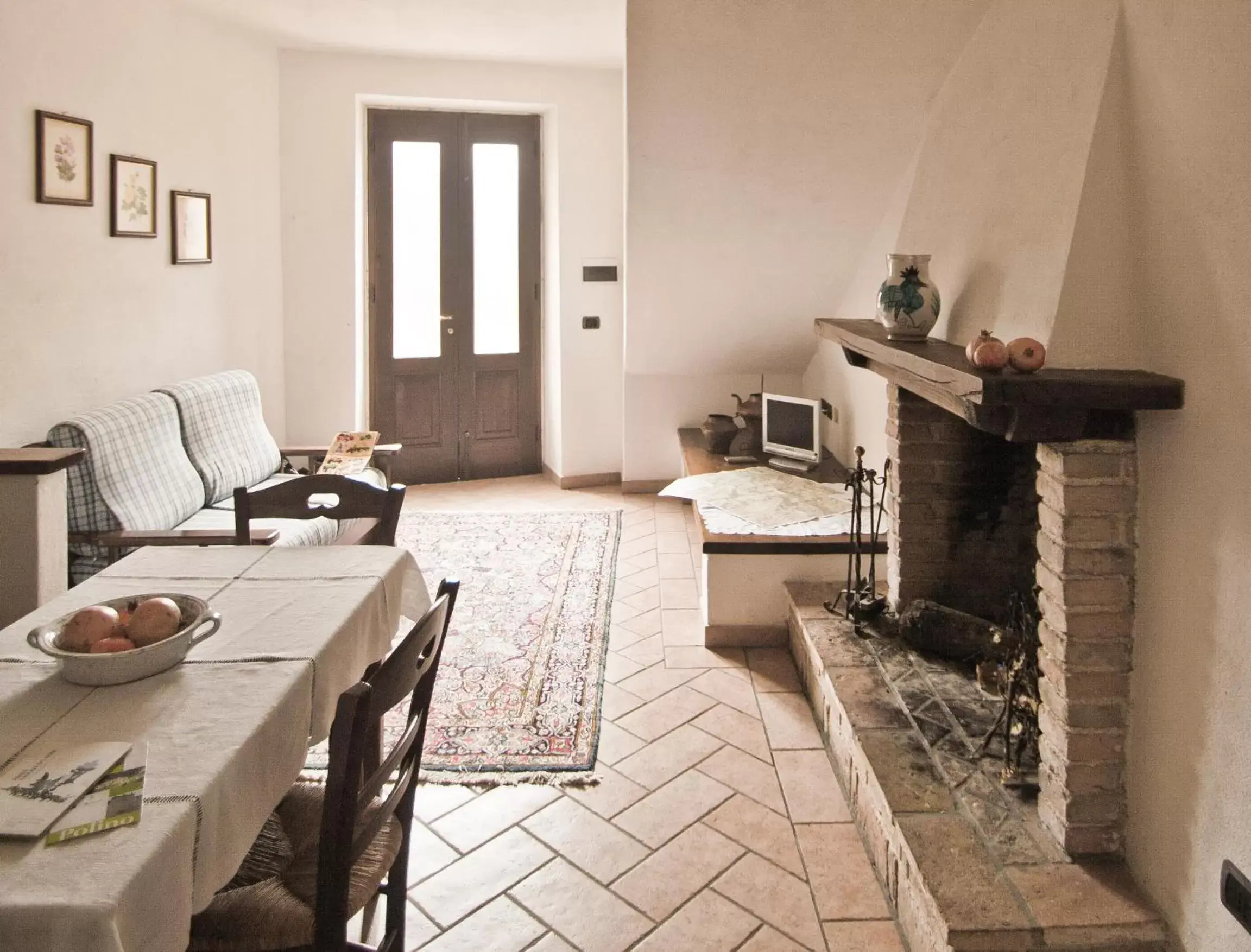 Communal lounge/ TV room in Borgo San Valentino