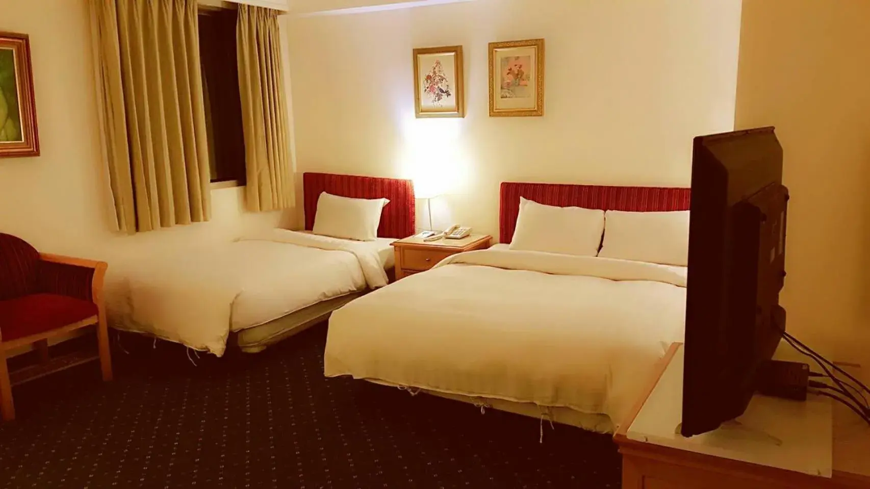 Deluxe Triple Room in 高第商旅 Gaudi Hotel Deluxe Triple Room in 高第商旅 Gaudi Hotel