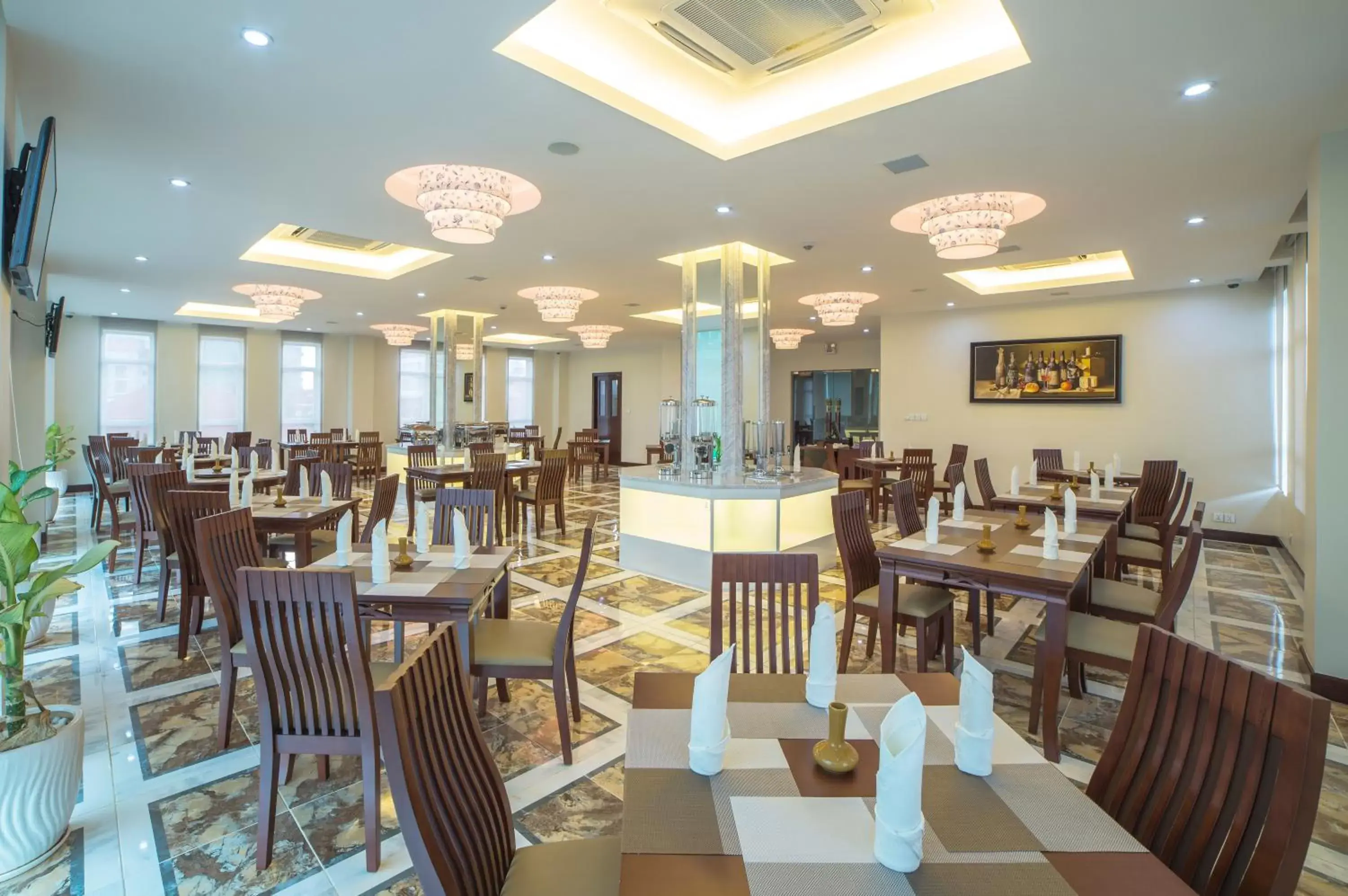 Restaurant/Places to Eat in Phnom Penh Katari Hotel