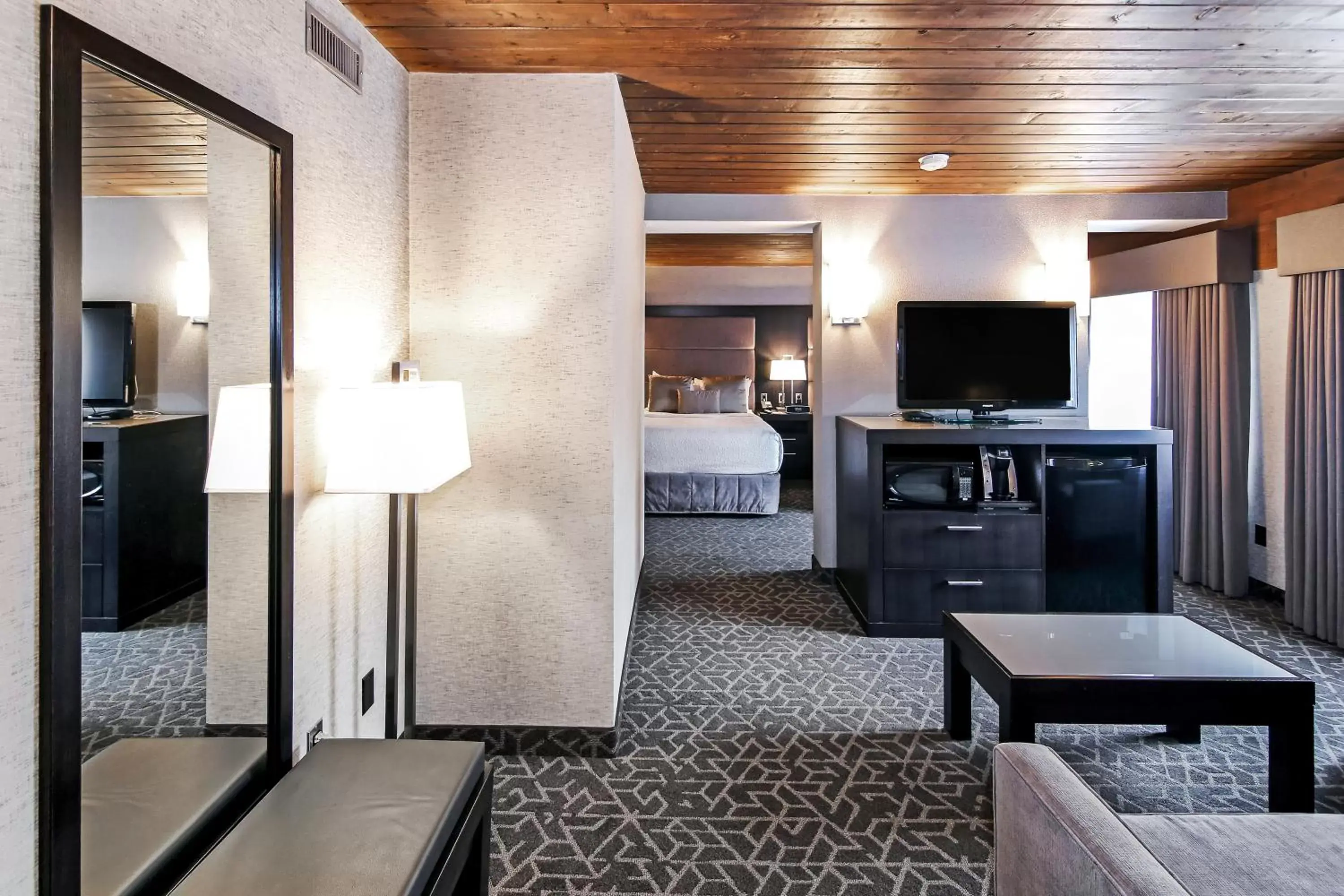 Seating area, TV/Entertainment Center in Best Western Plus Siding 29 Lodge