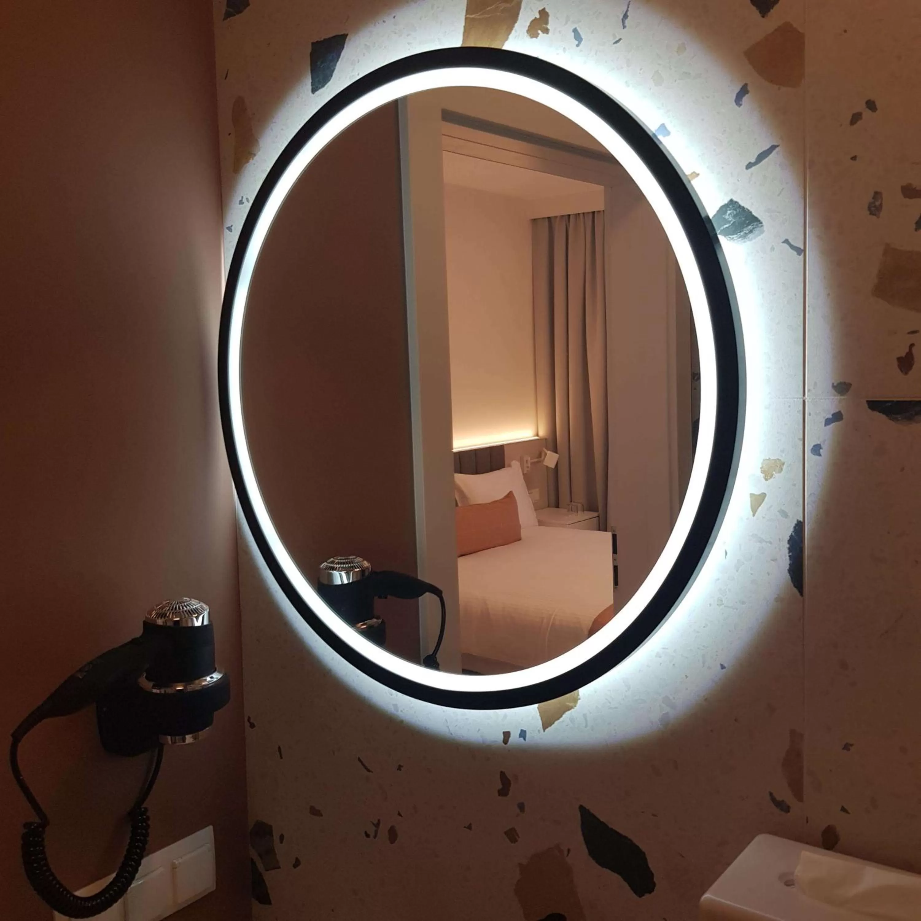 Bathroom, Bed in Best Western Hotel Portos