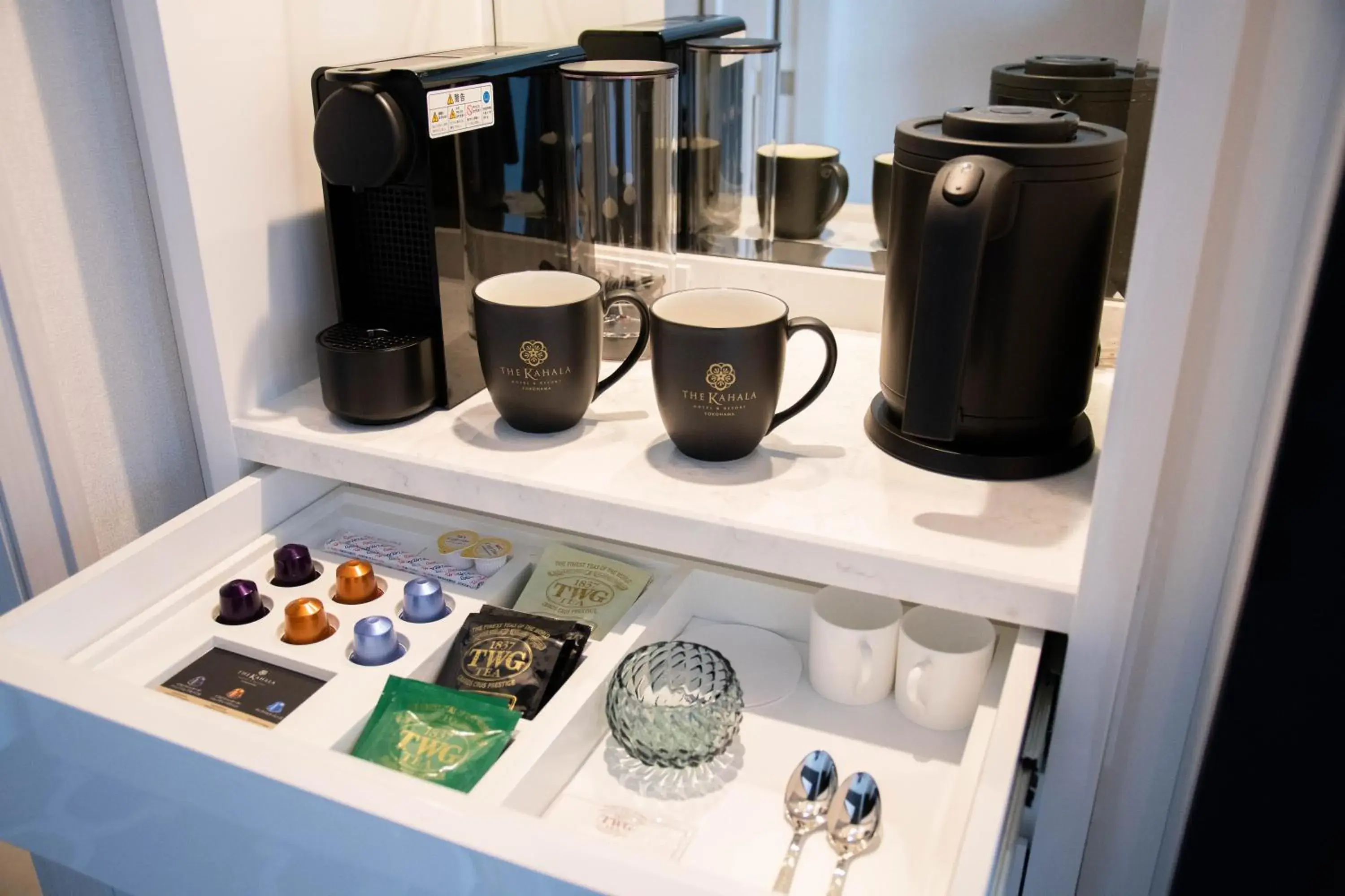 Coffee/tea facilities in The Kahala Hotel & Resort Yokohama