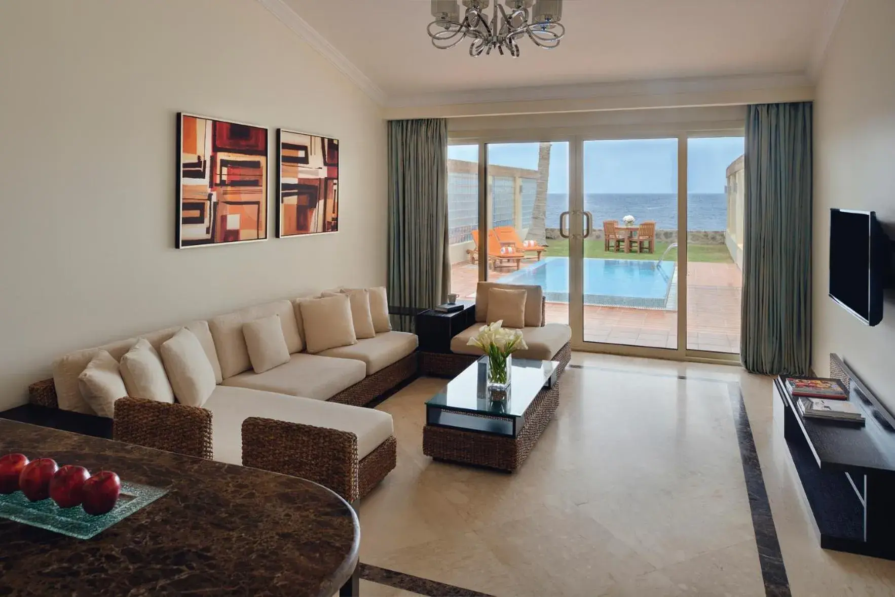 Living room, Seating Area in Movenpick Resort Al Nawras Jeddah - Family Resort