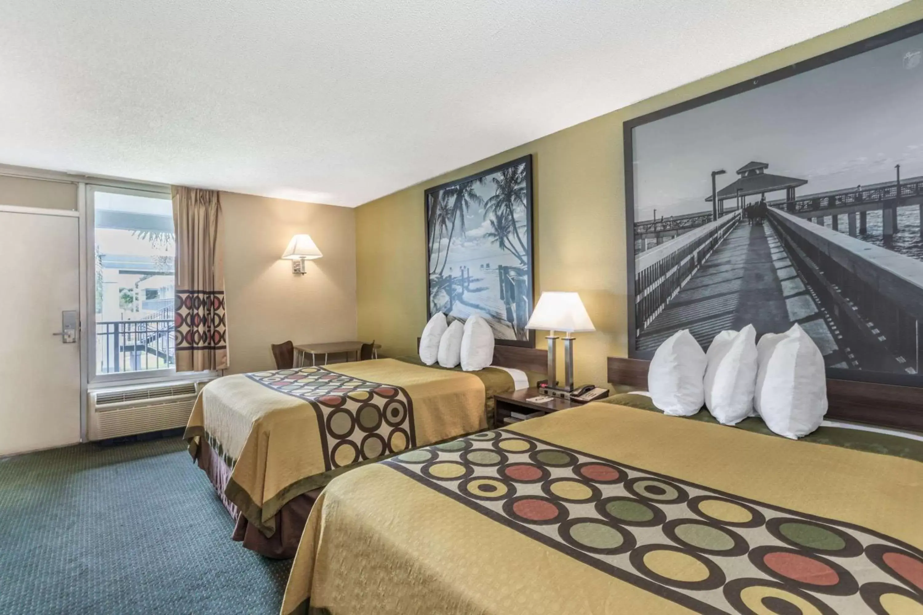 Photo of the whole room, Bed in Super 8 by Wyndham Ocala I-75