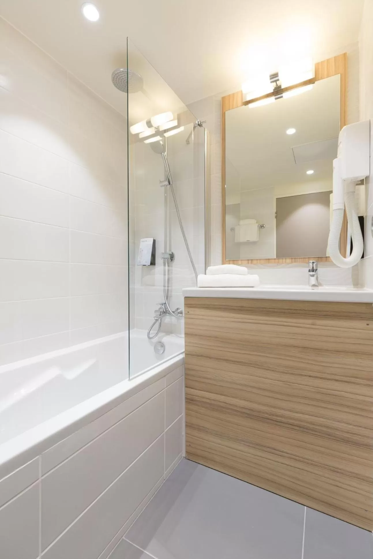 Bathroom in Campanile PRIME - Metz Centre Gare