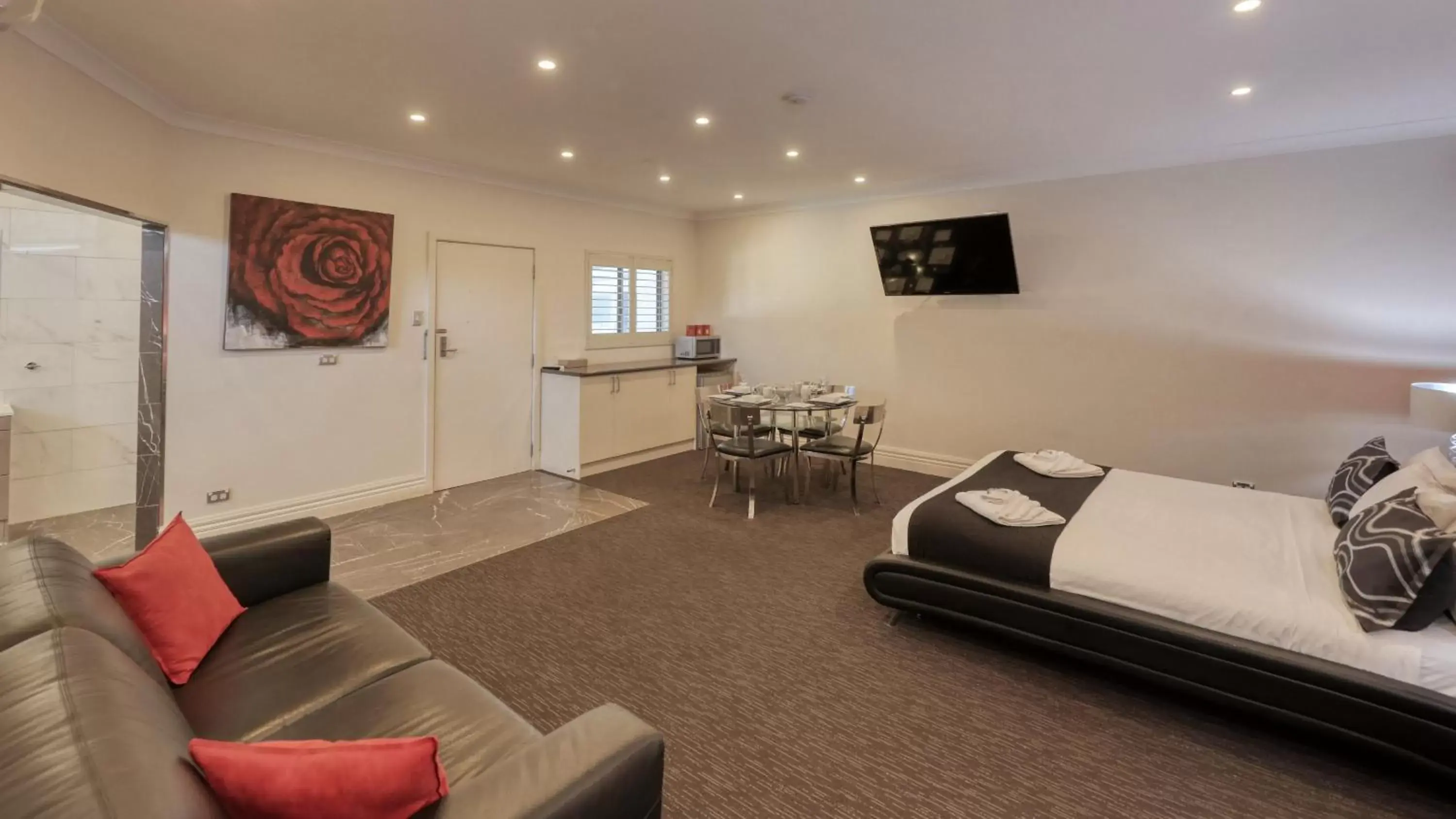 minibar, Seating Area in Silver Haven Motor Inn