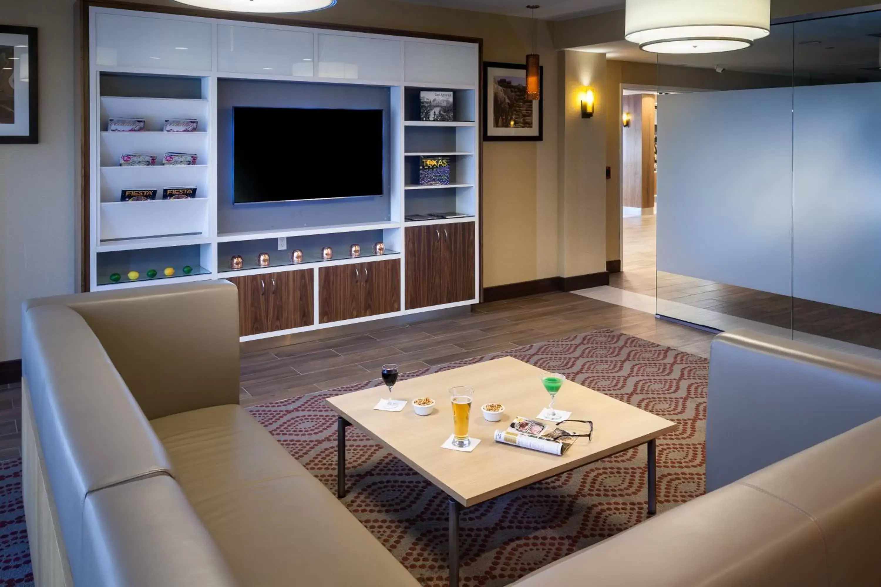 Property building, TV/Entertainment Center in Holiday Inn San Antonio-Downtown/Market Square, an IHG Hotel