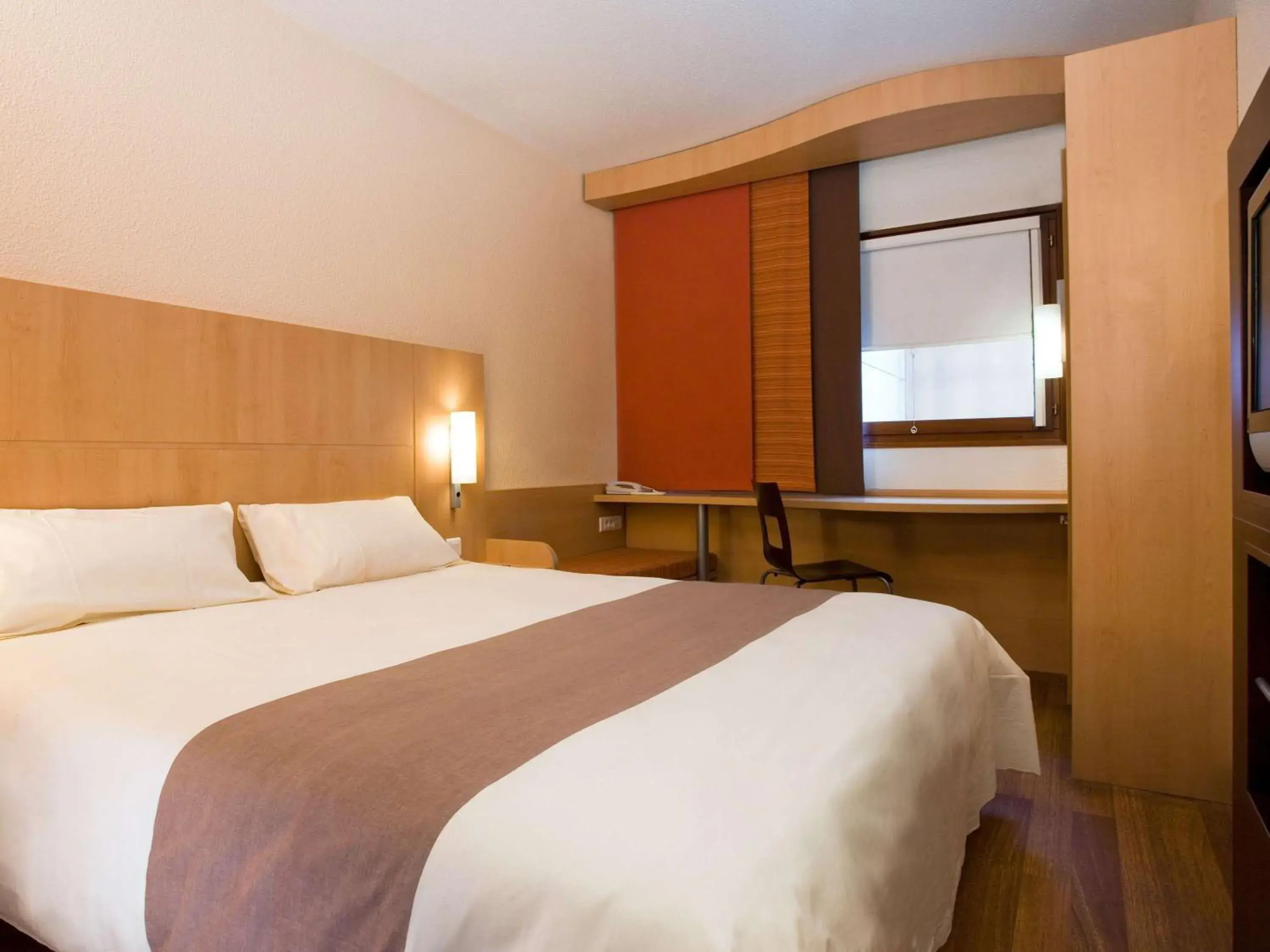 Bedroom, Bed in ibis Asuncion