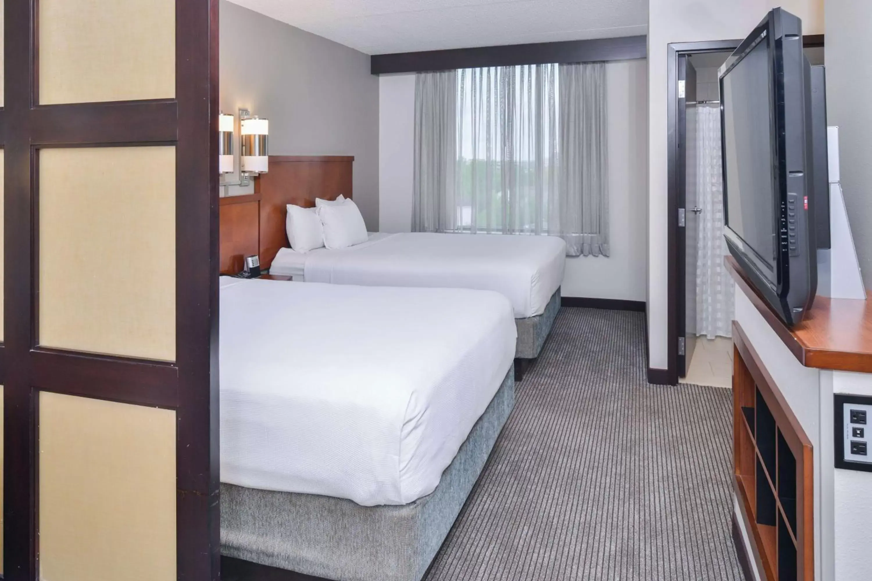 Photo of the whole room, Bed in Hyatt Place Herndon Dulles Airport - East