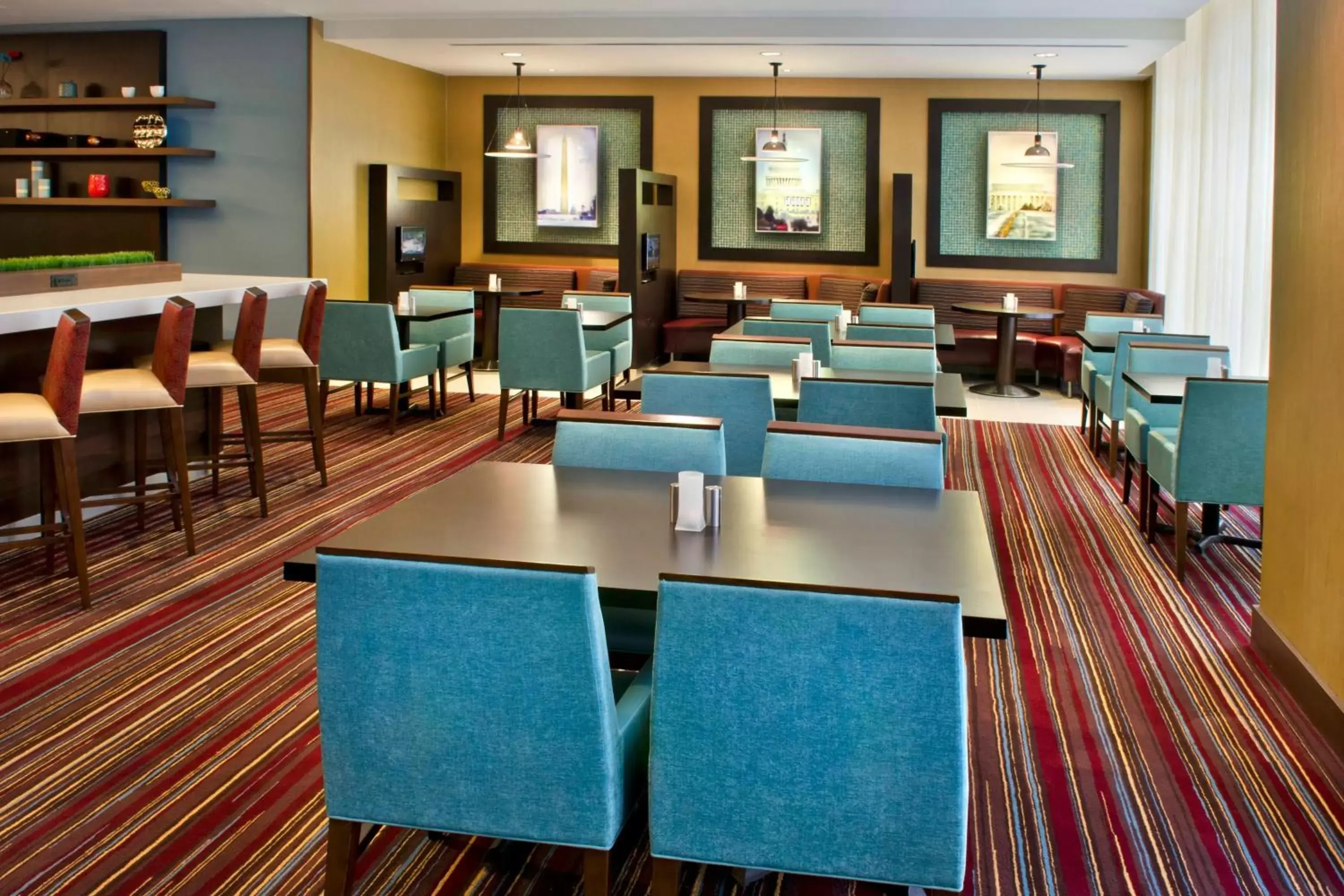 Restaurant/places to eat, Lounge/Bar in Courtyard by Marriott Washington, D.C./Foggy Bottom