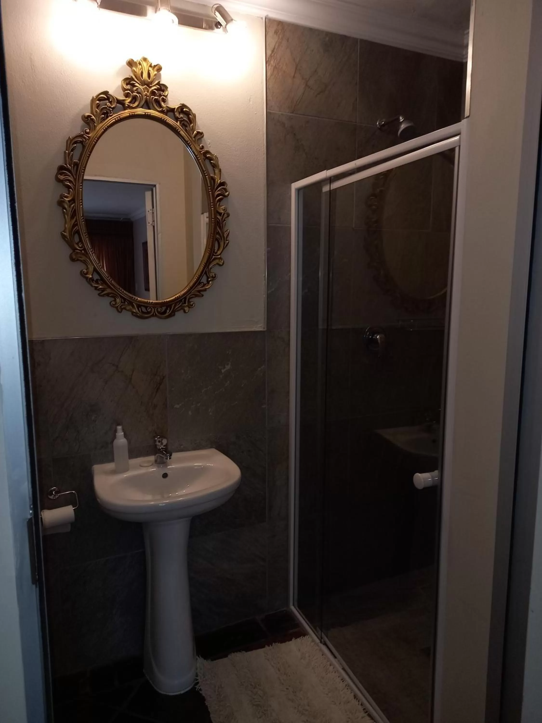 Bathroom in Troas Boutique hotel