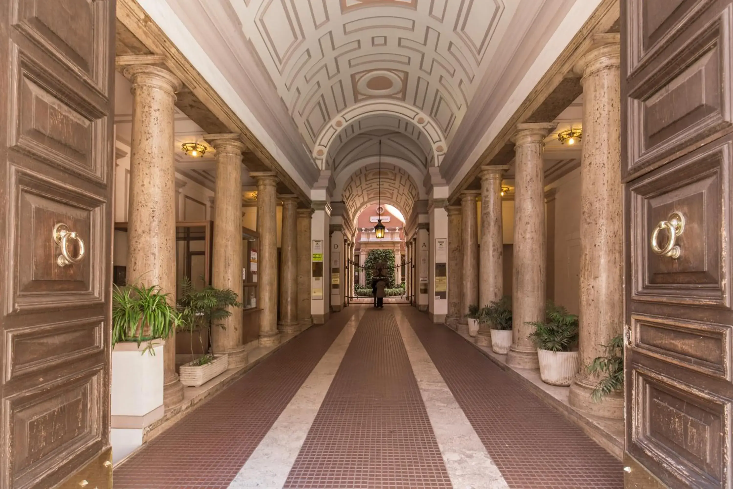 Facade/entrance in Hotel Everest Inn Rome