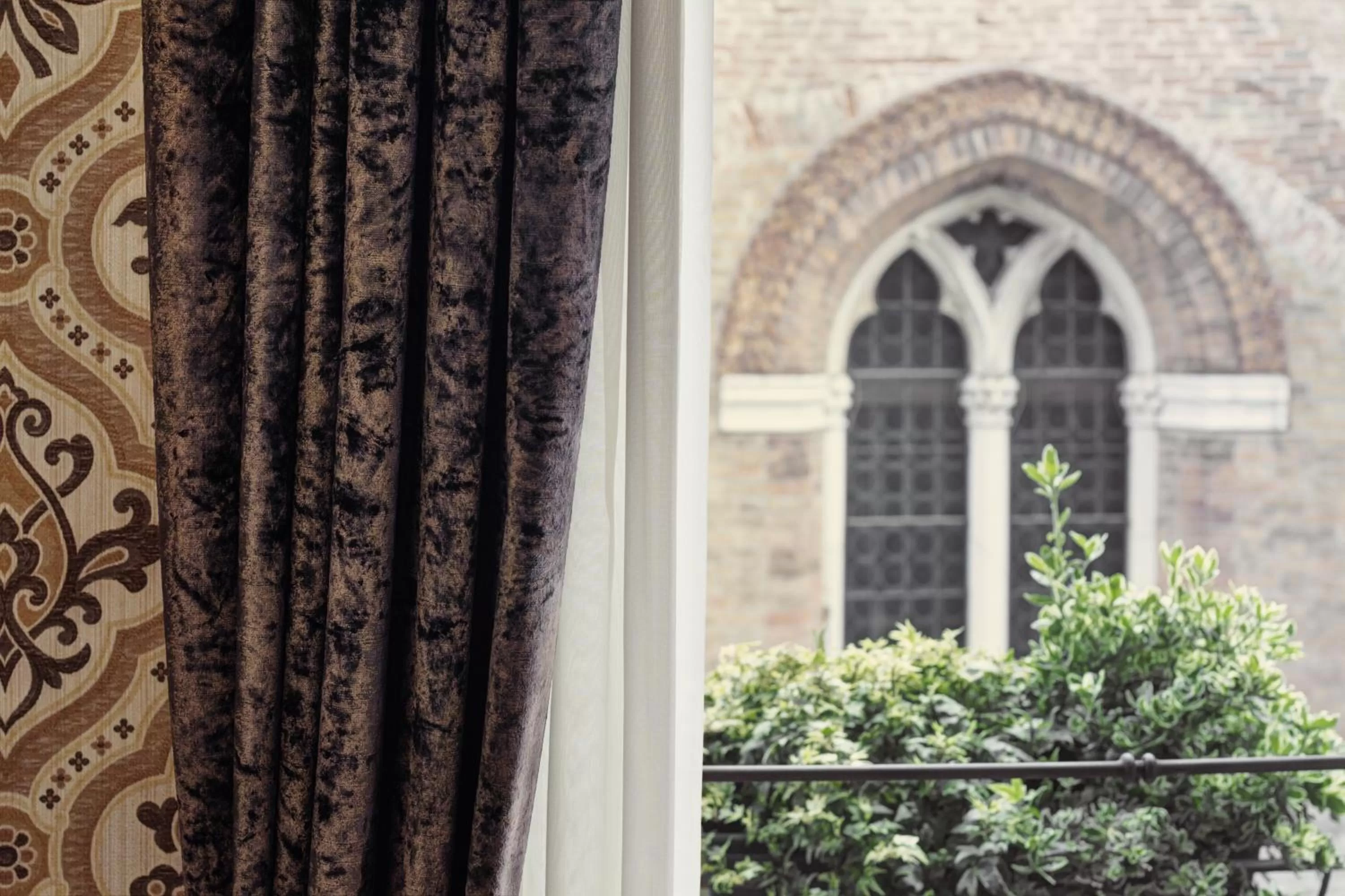 View (from property/room), Nearby Landmark in B&B Bloom Settimo Cielo