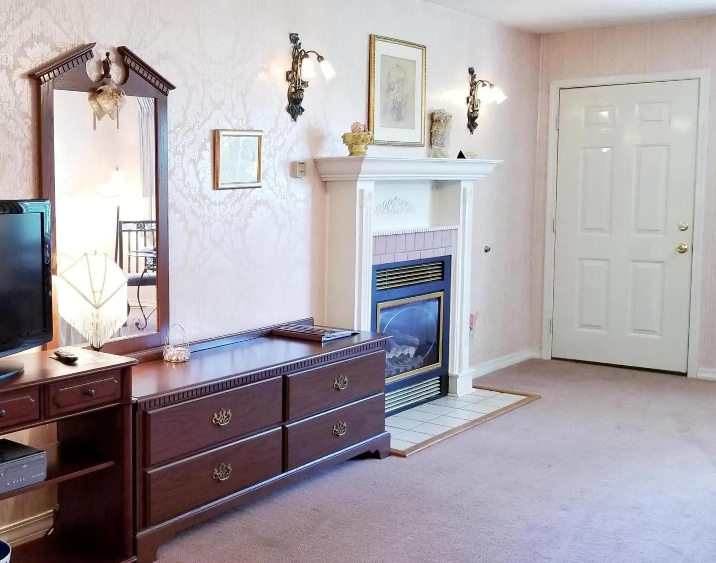 Kitchen/Kitchenette in Evening Shade Inn