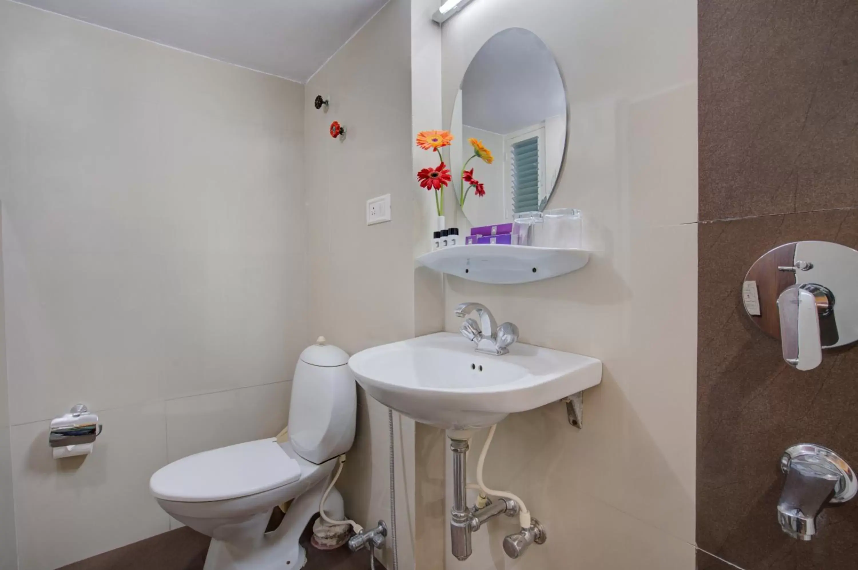 Bathroom in Mount Conifer Suites & Spa Bathroom in Mount Conifer Suites & Spa