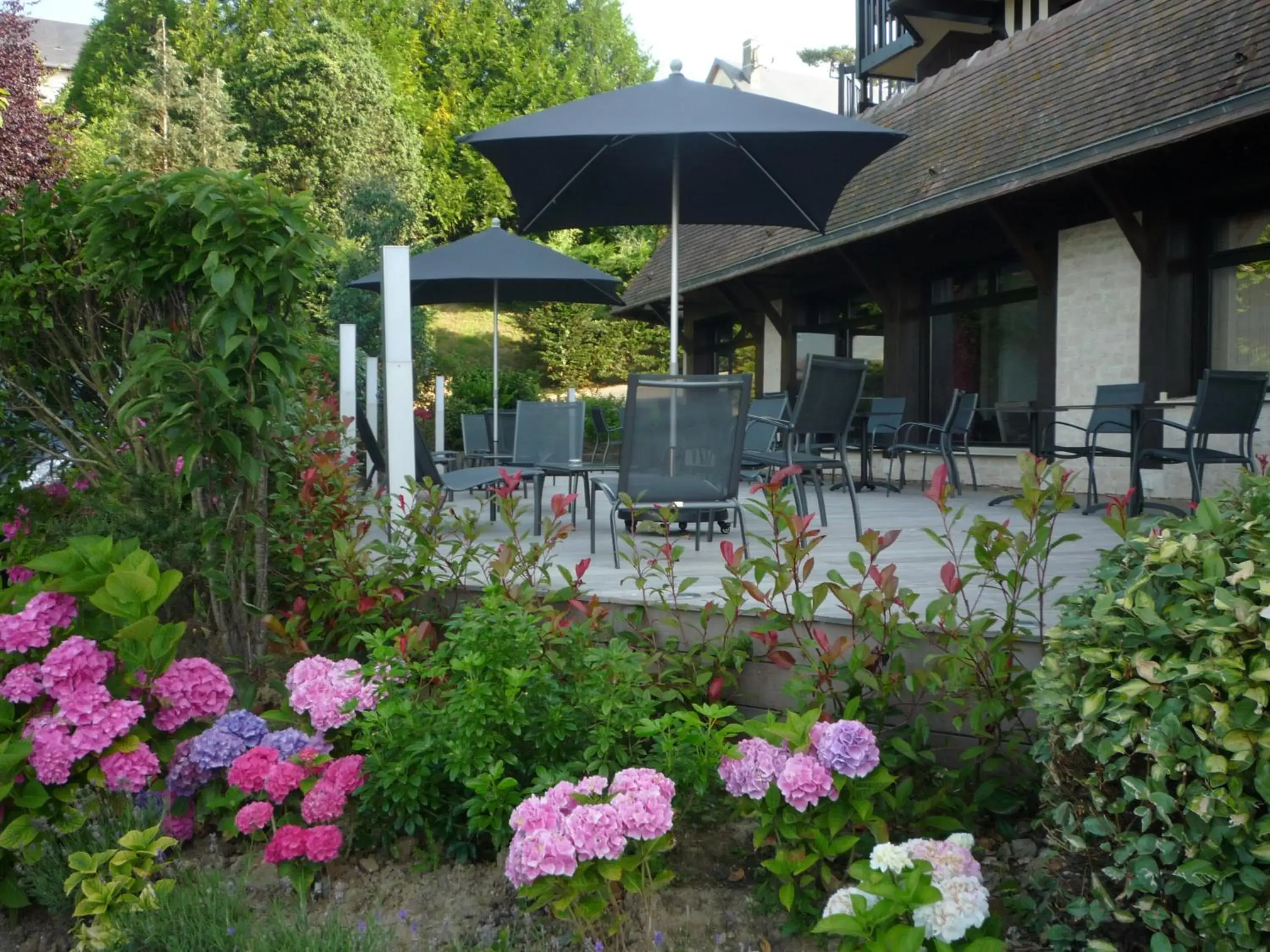 Garden in Best Western Plus Hostellerie Du Vallon