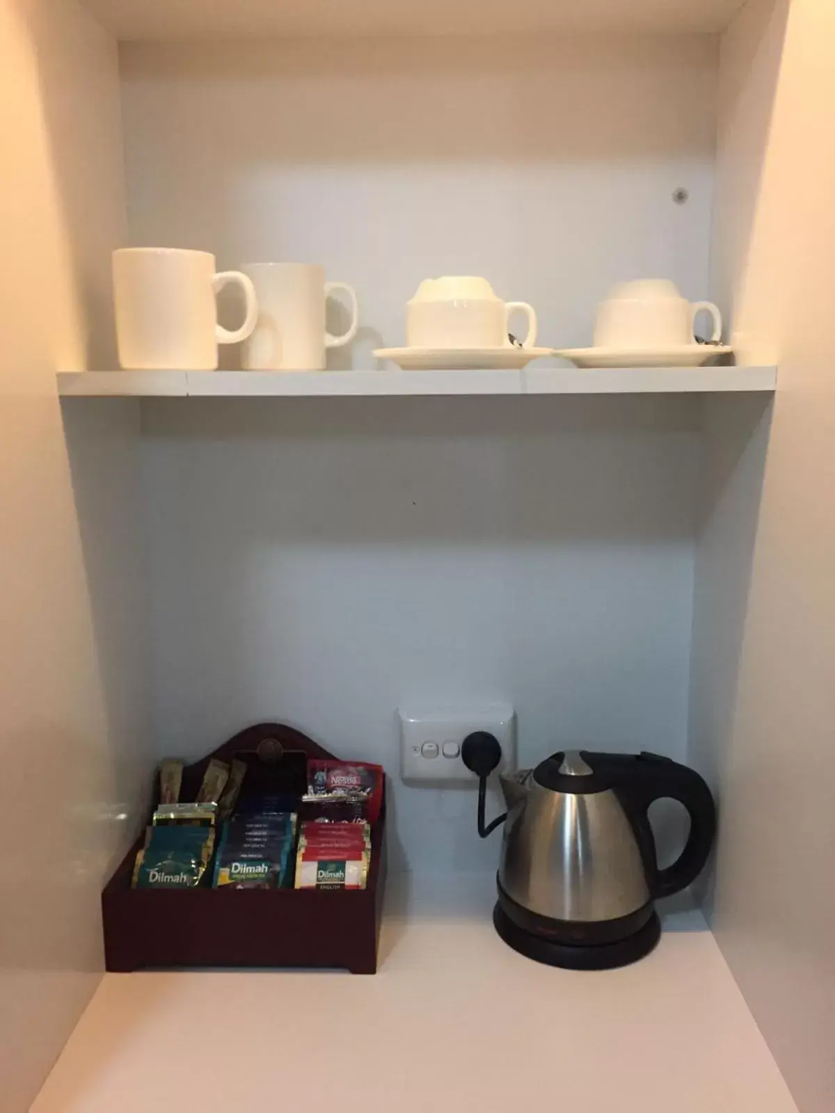 Coffee/tea facilities, Kitchen/Kitchenette in Oxley Motel