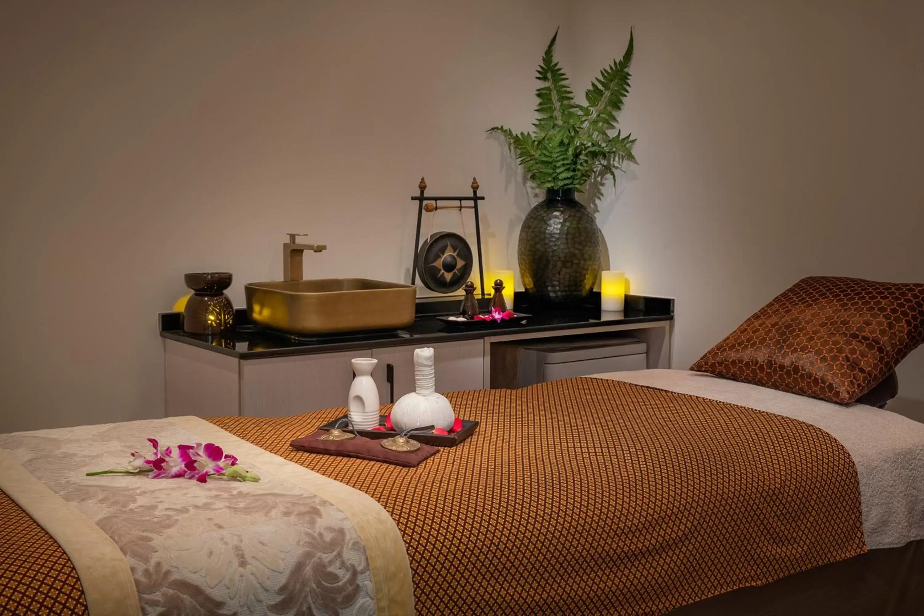 Spa and wellness centre/facilities, Bed in Anantara World Islands Dubai Resort