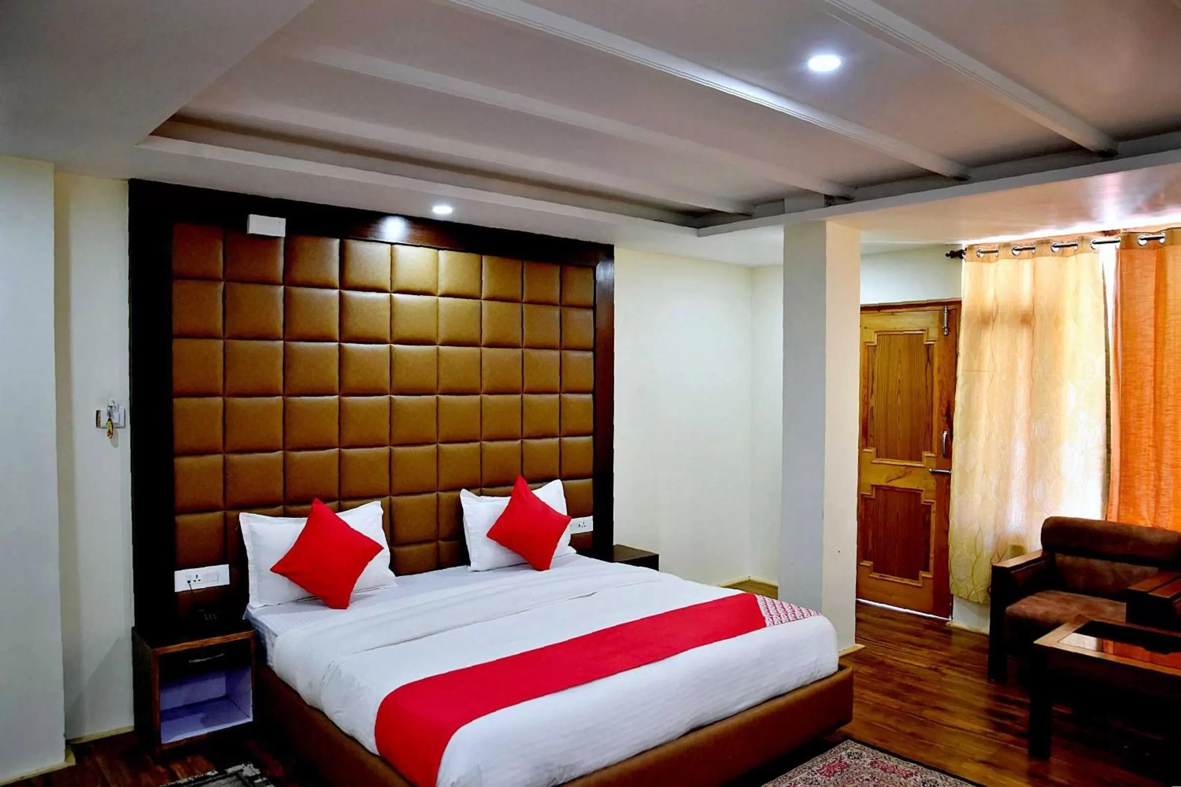 Classic Triple Room in Super OYO Collection O 10372 Hotel Whistling Winds