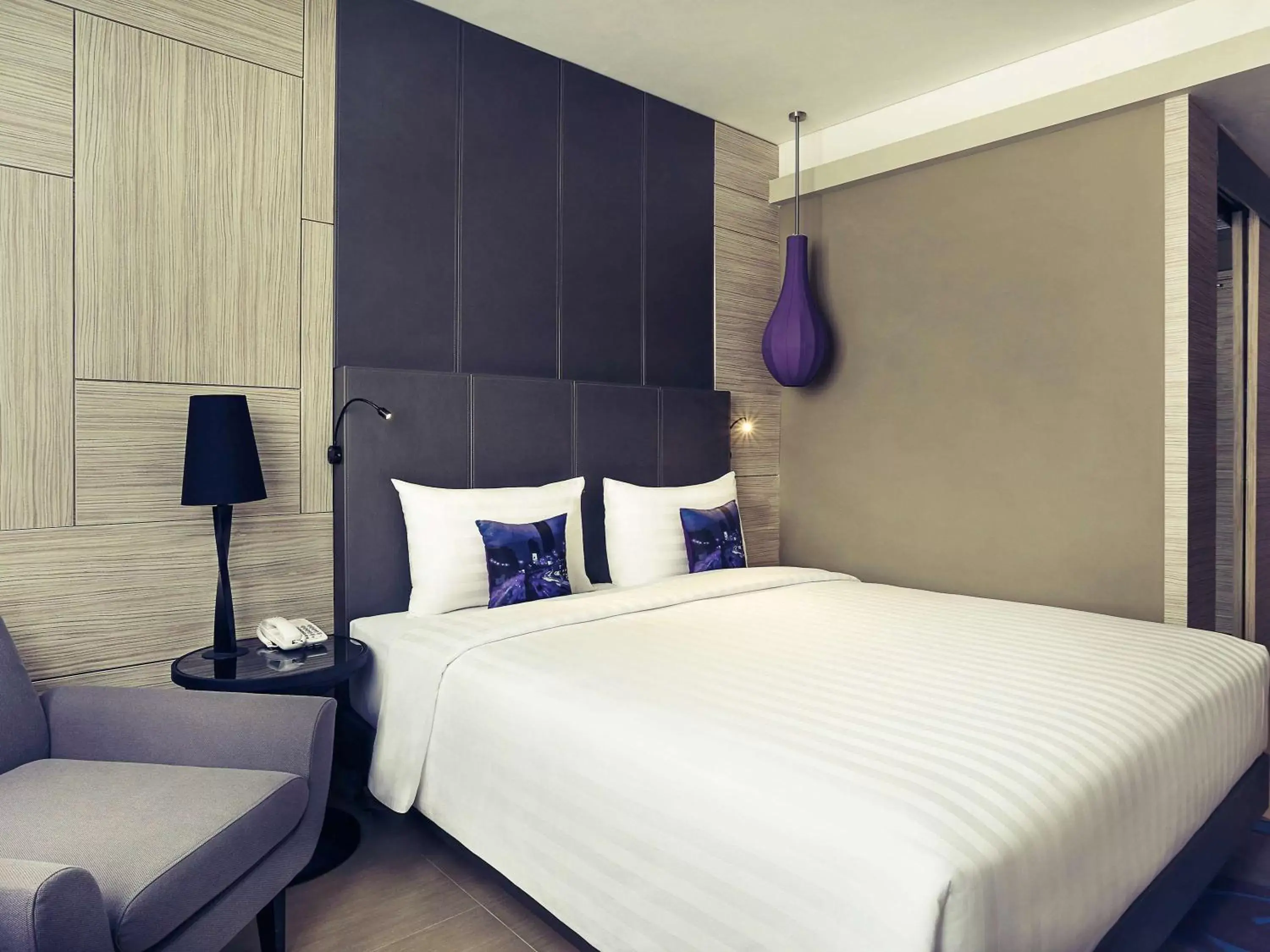 Photo of the whole room, Bed in Mercure Jakarta Sabang