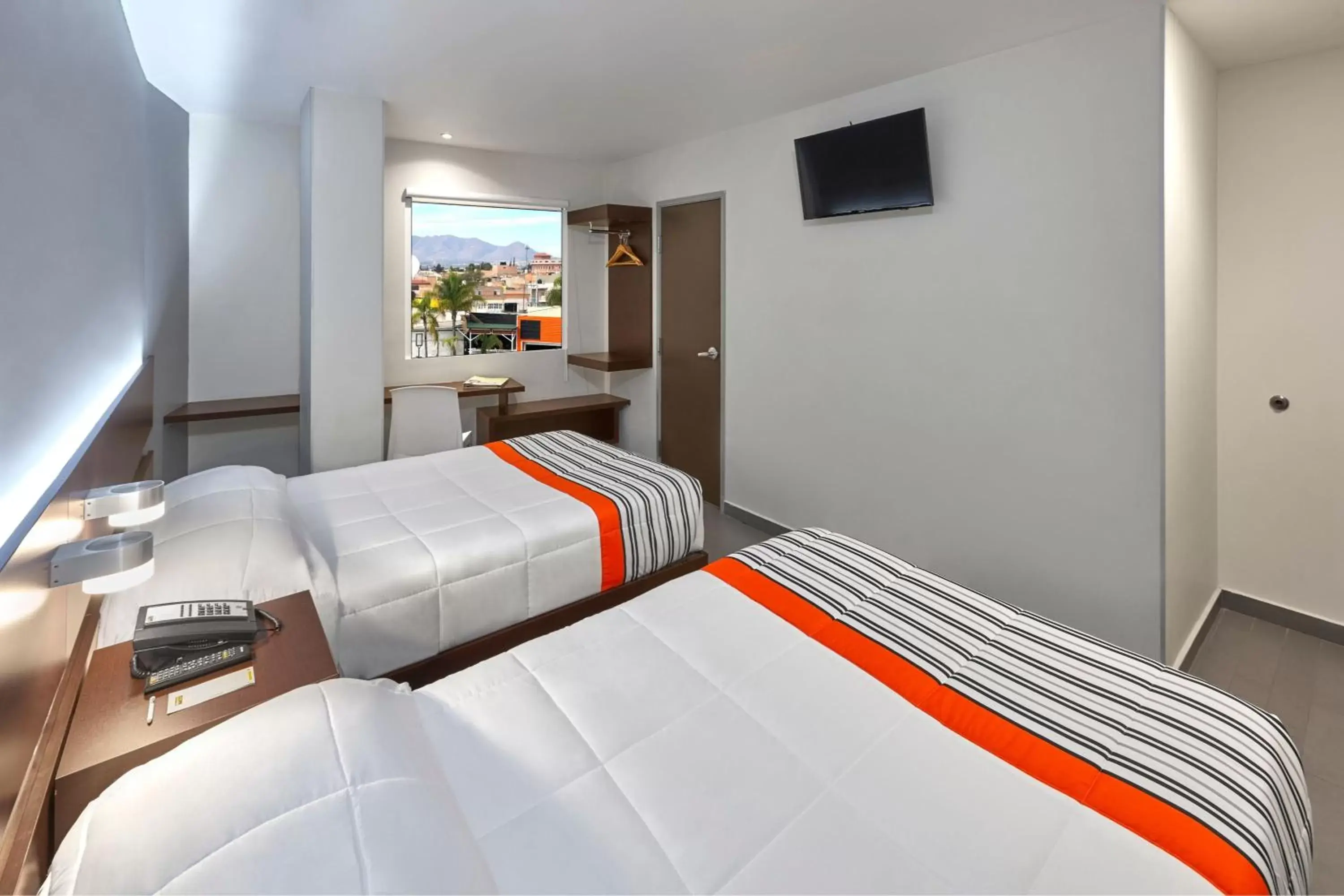 Photo of the whole room, Bed in City Express Junior by Marriott Aguascalientes Centro
