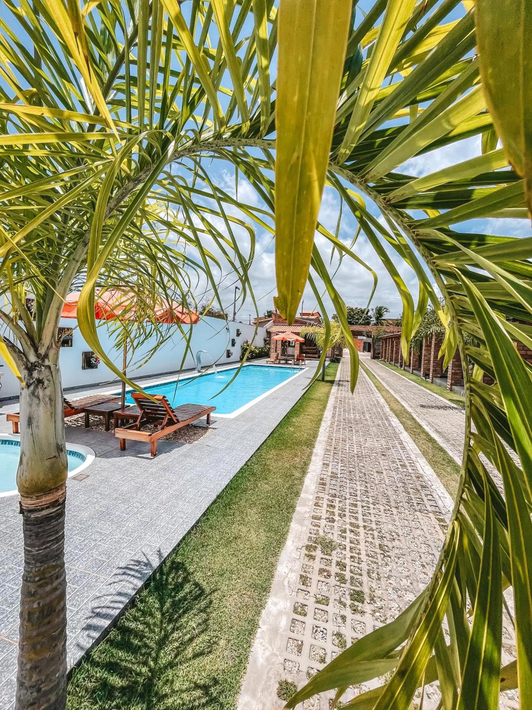 Swimming pool in Pousada Vasto Horizonte