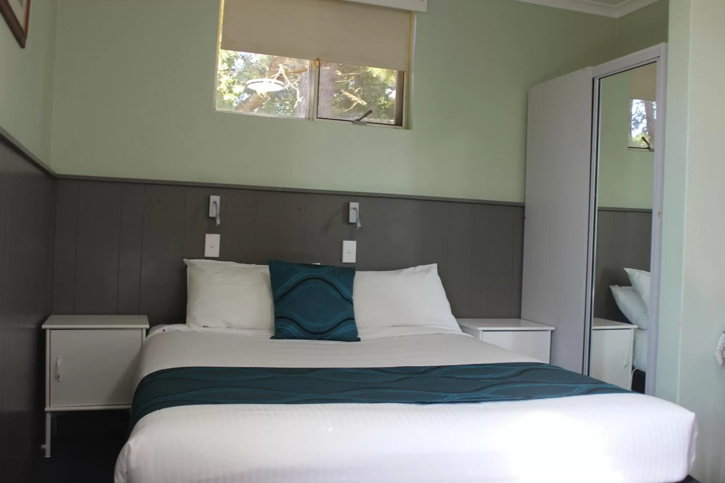 Bedroom, Room Photo in High Mountains Motor Inn