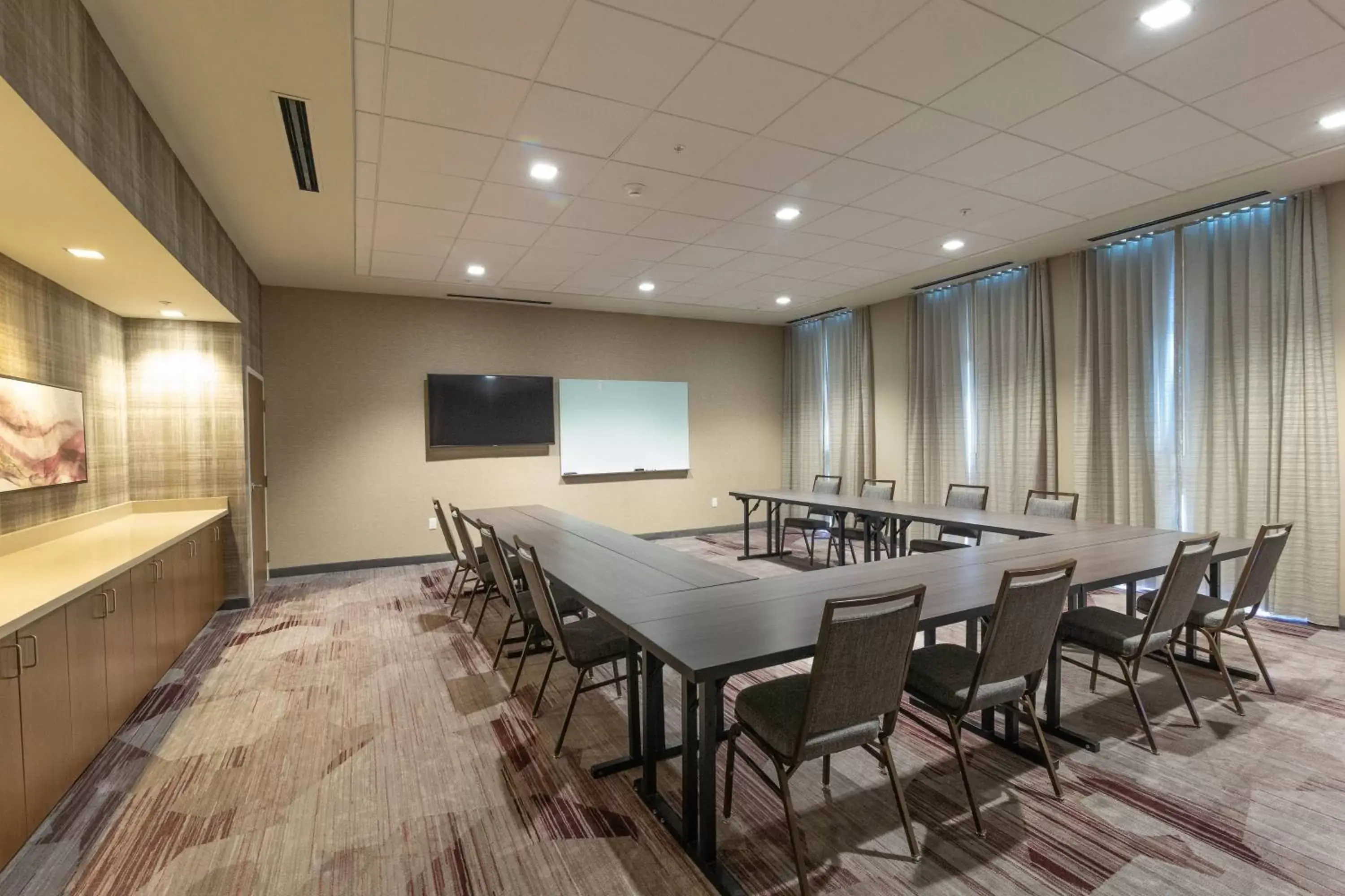 Meeting/conference room in Courtyard by Marriott Cartersville