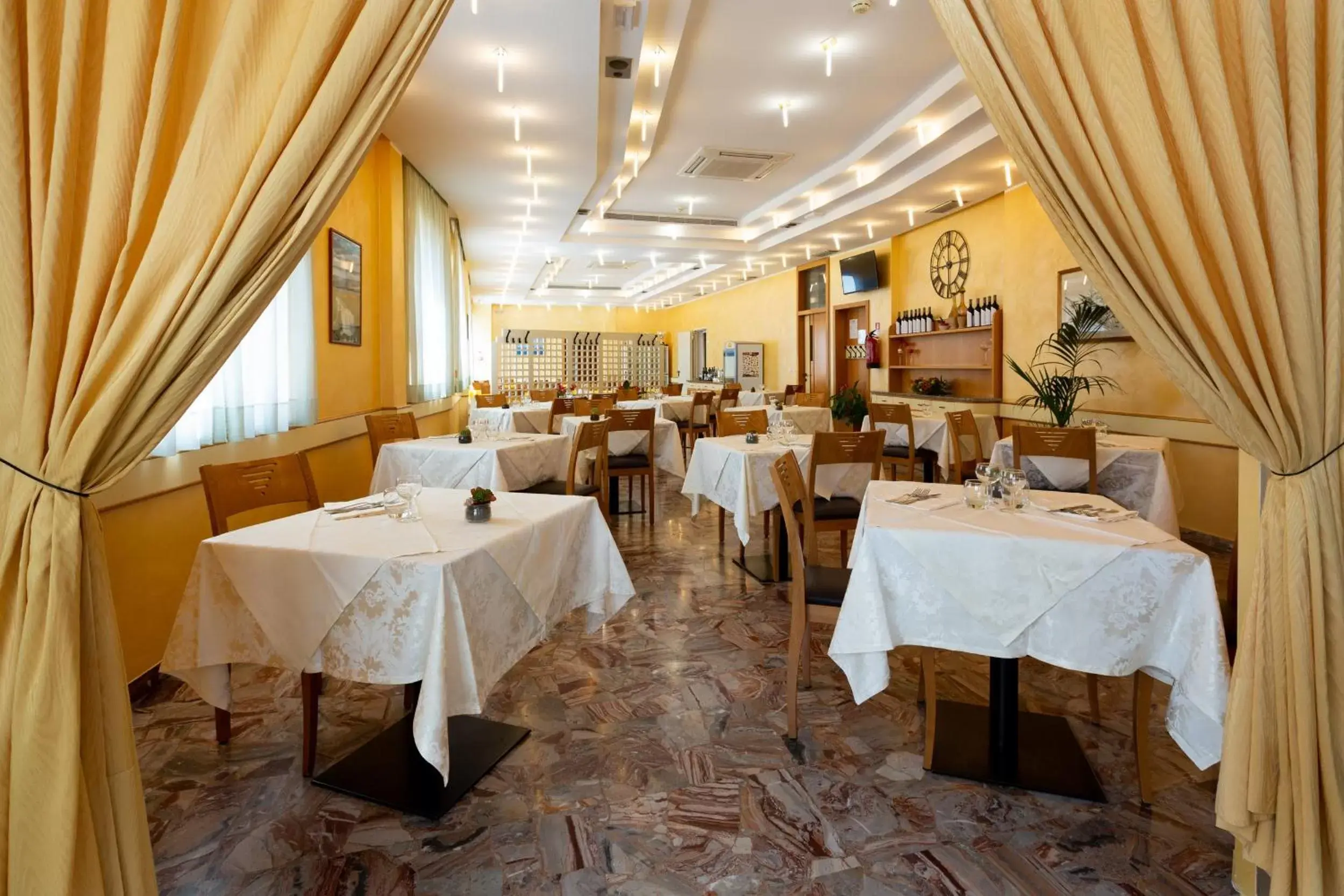 Dining area, Restaurant/Places to Eat in Hotel Belvedere