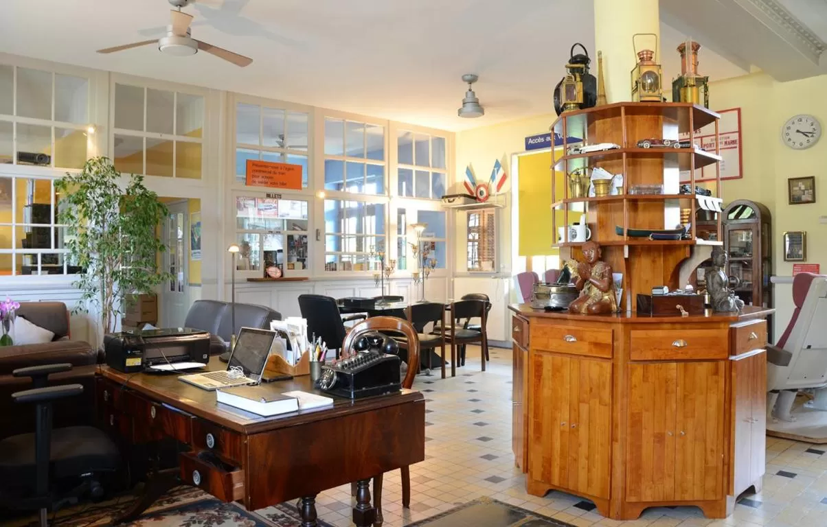 Lobby or reception, Restaurant/Places to Eat in Avenue de la Gare