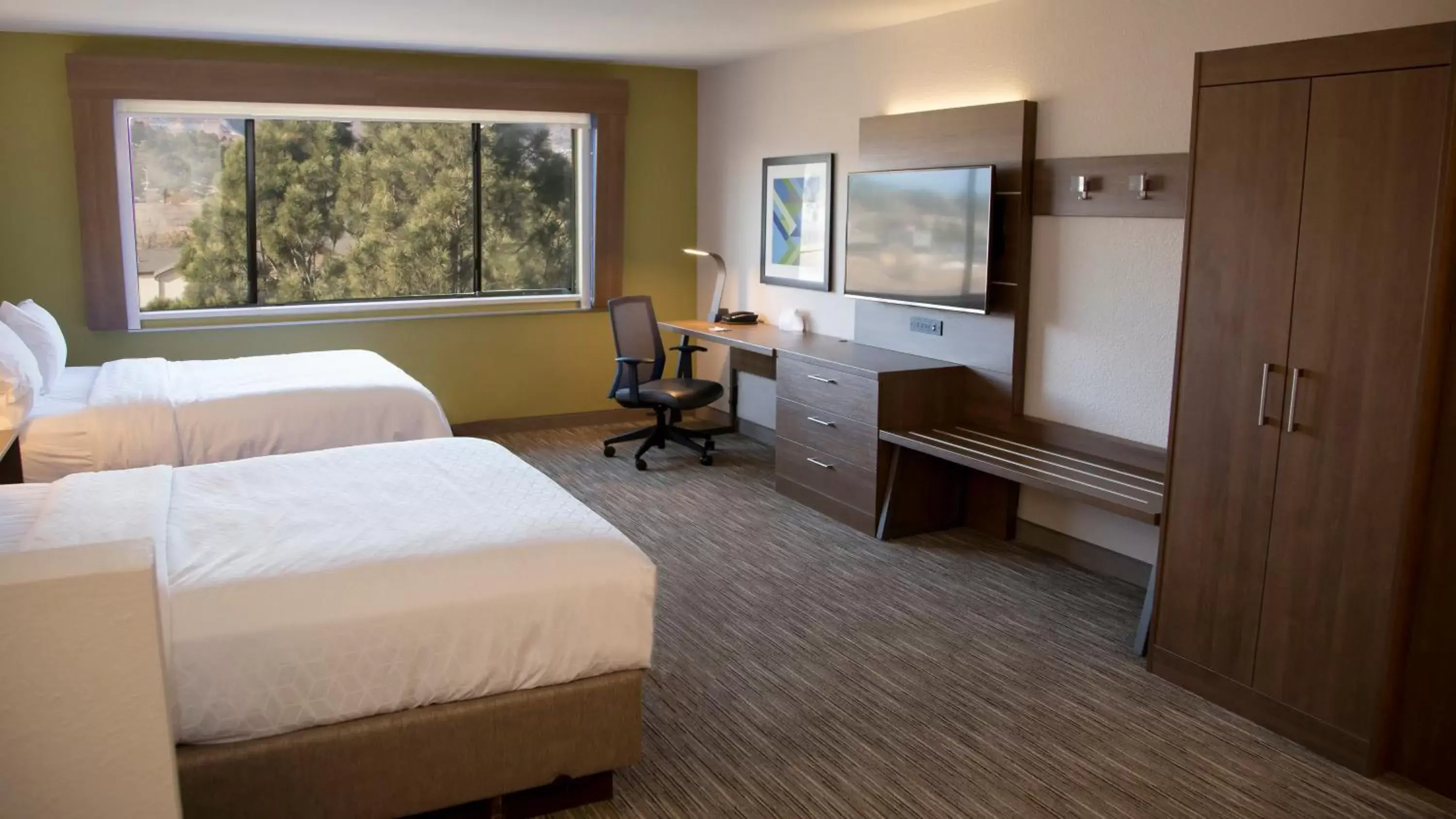 Photo of the whole room, Bed in Holiday Inn Express & Suites Colorado Springs North, an IHG Hotel