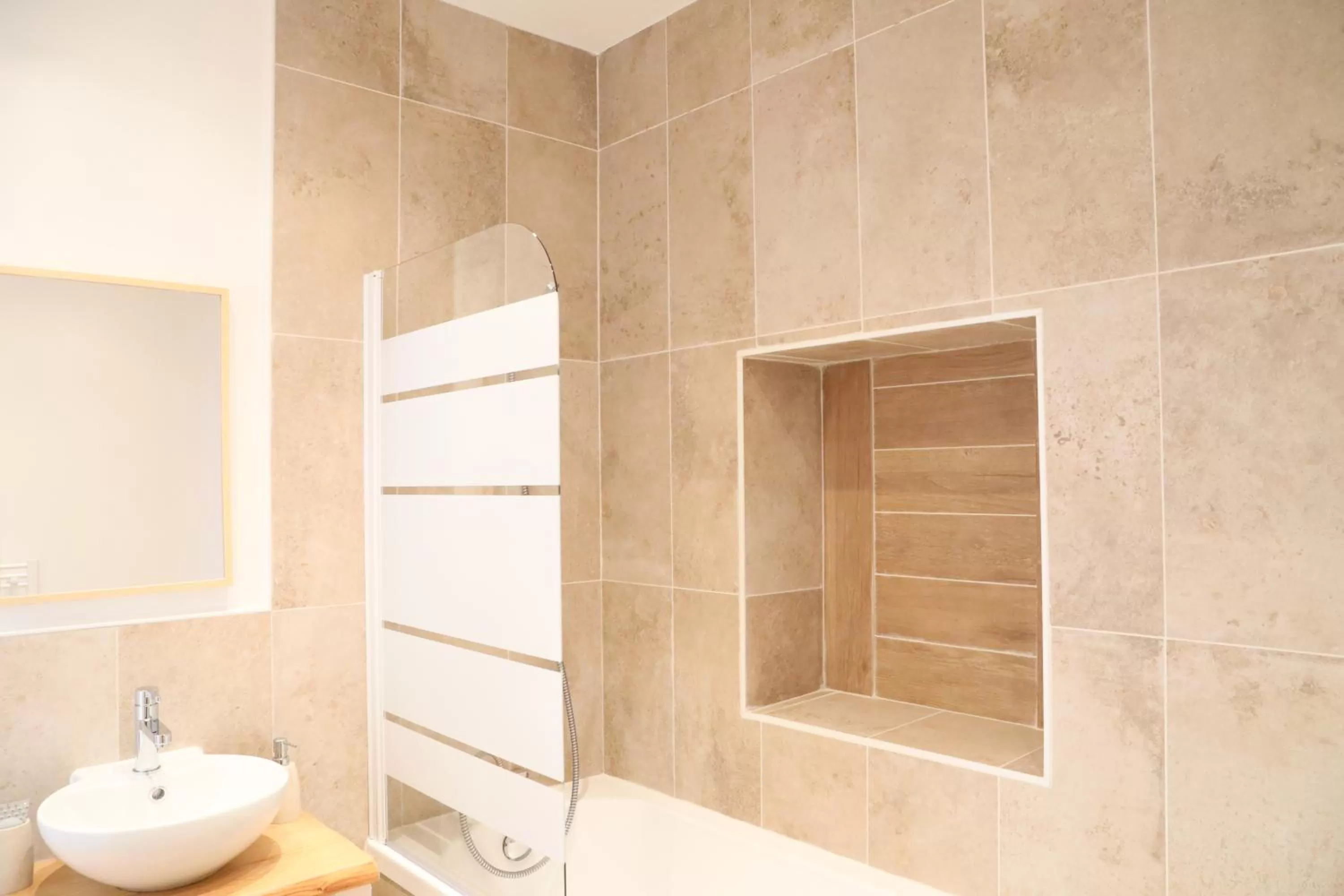 Bathroom in Oro Biancu