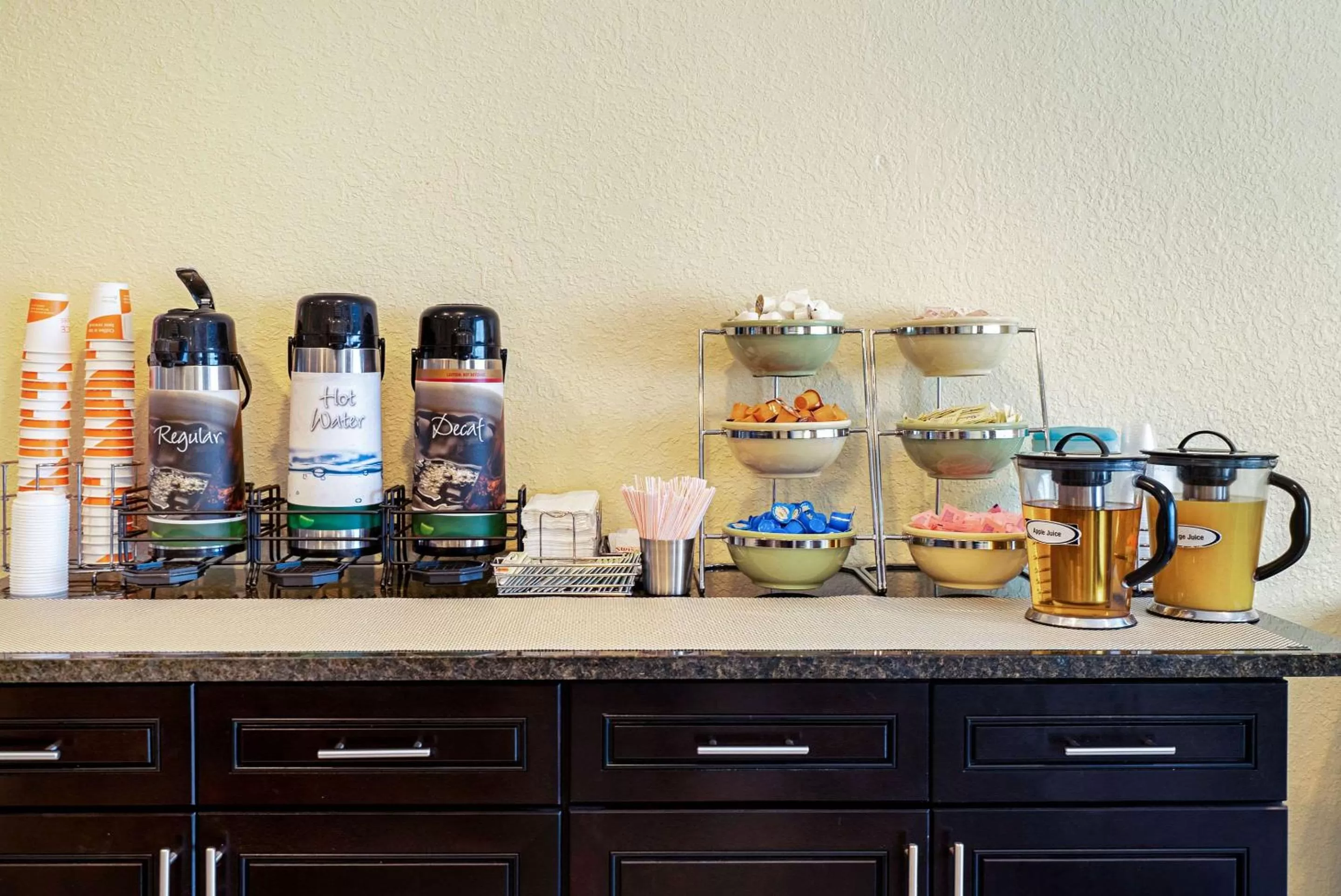 Restaurant/places to eat in Quality Inn & Suites Robbinsville