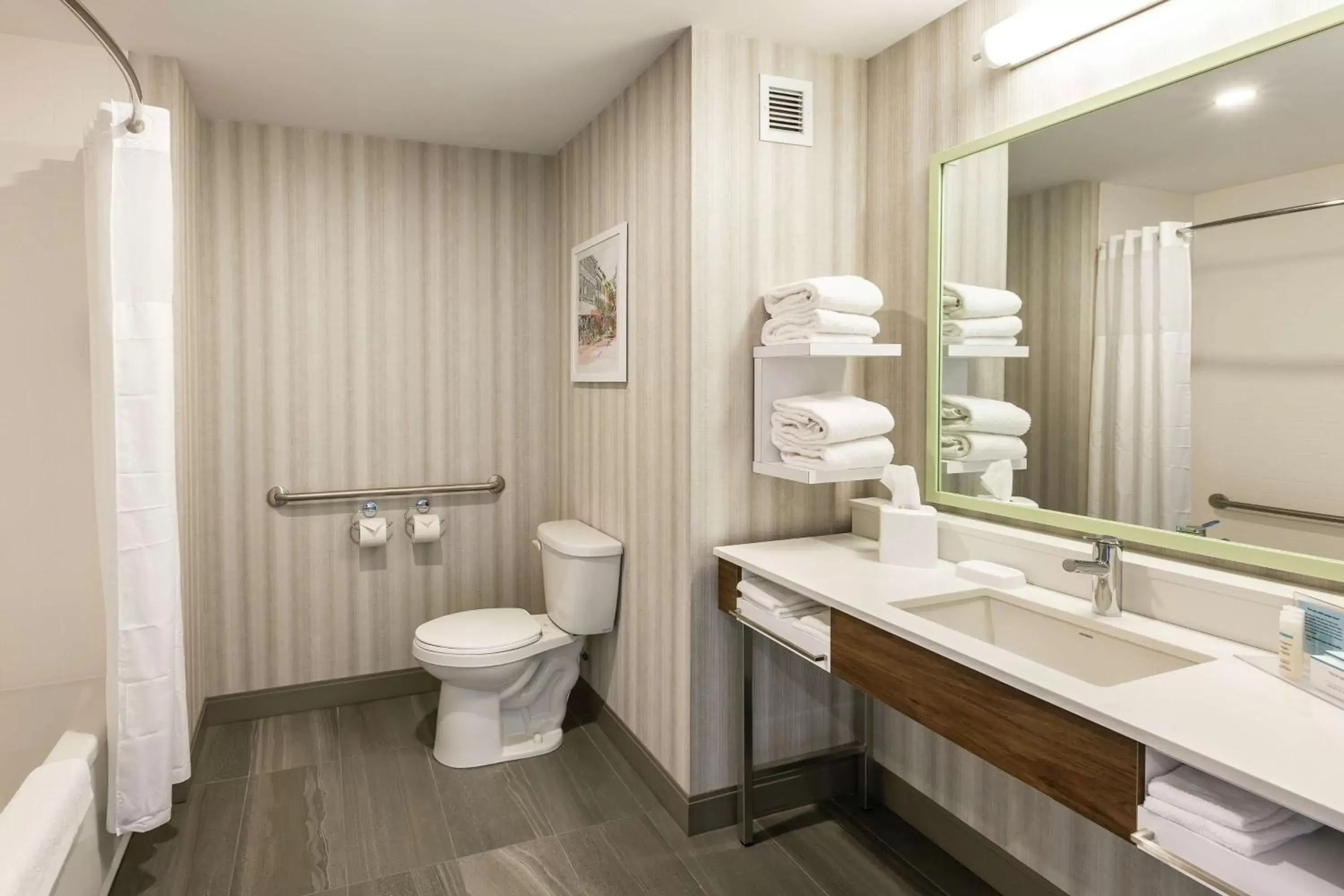 Photo of the whole room, Bathroom in Hampton Inn & Suites by Hilton Québec - Beauport