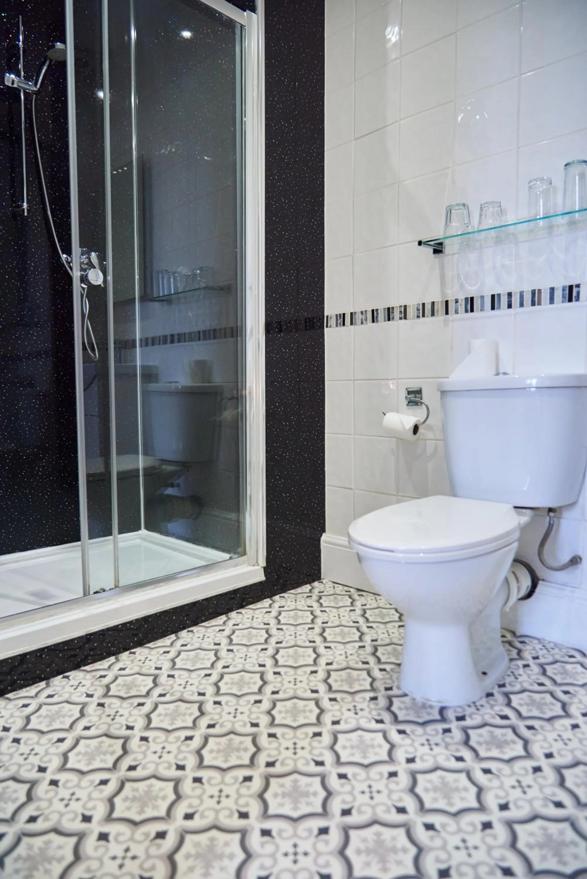 Shower in Kenilworth Hotel