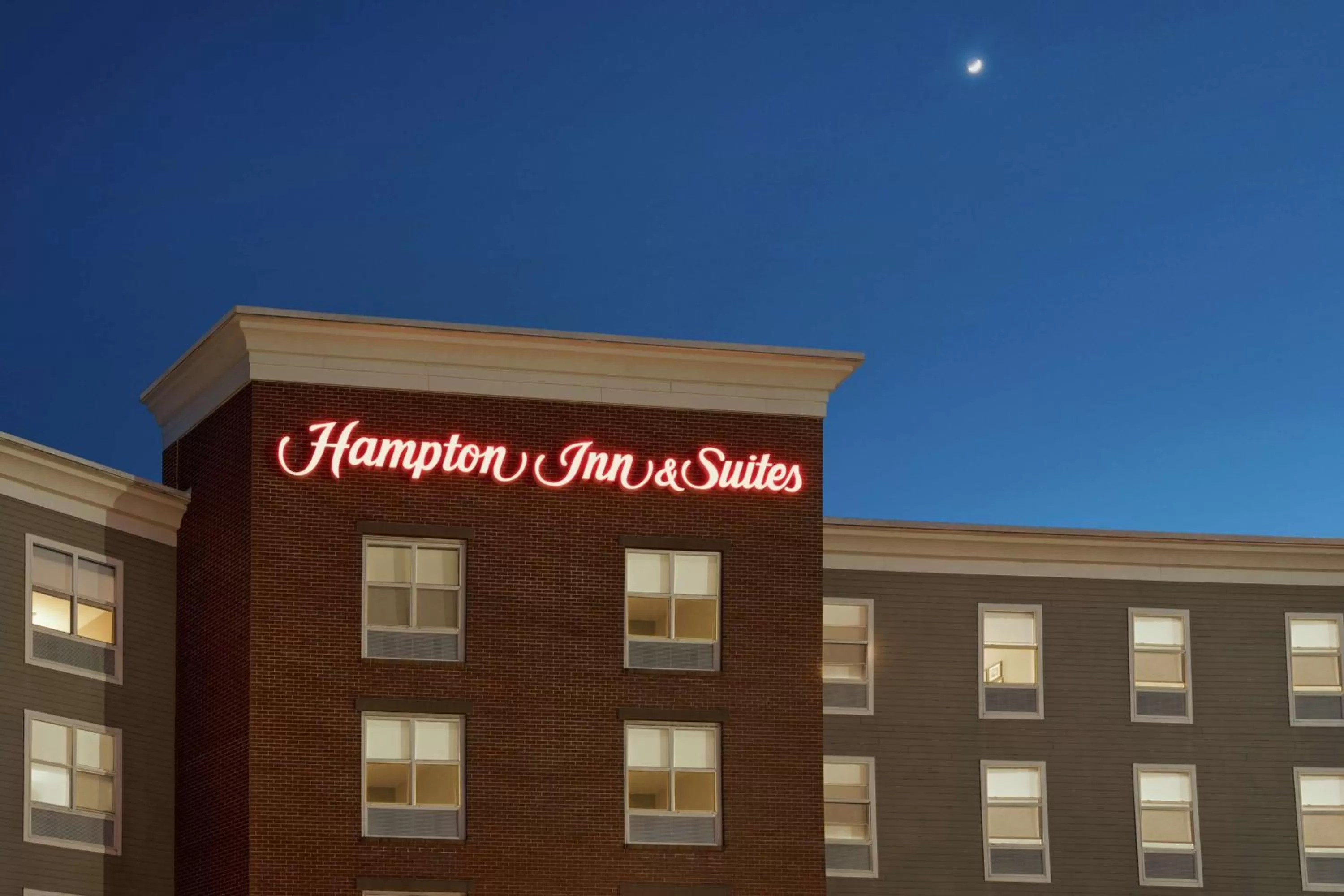 Property building in Hampton Inn & Suites Exeter
