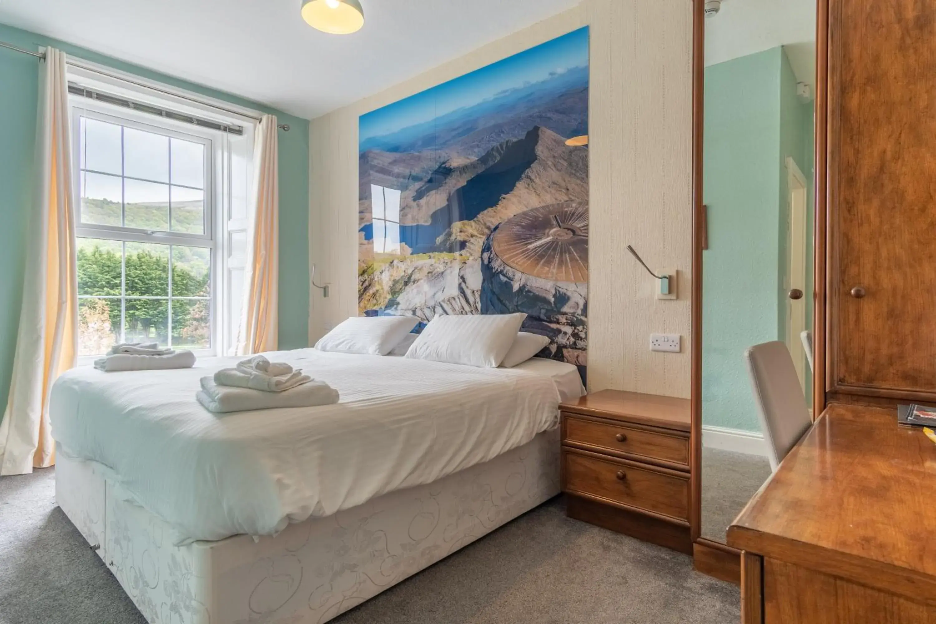 Bedroom, Bed in Padarn Hotel