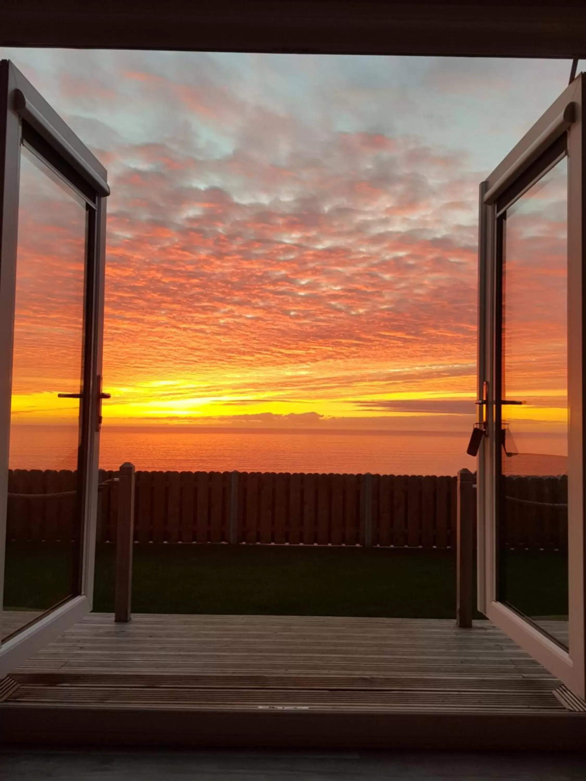 Sunset, Sunrise/Sunset in Allibella Shepherds Hut, Amazing Seaview, Private garden, Pet Friendly