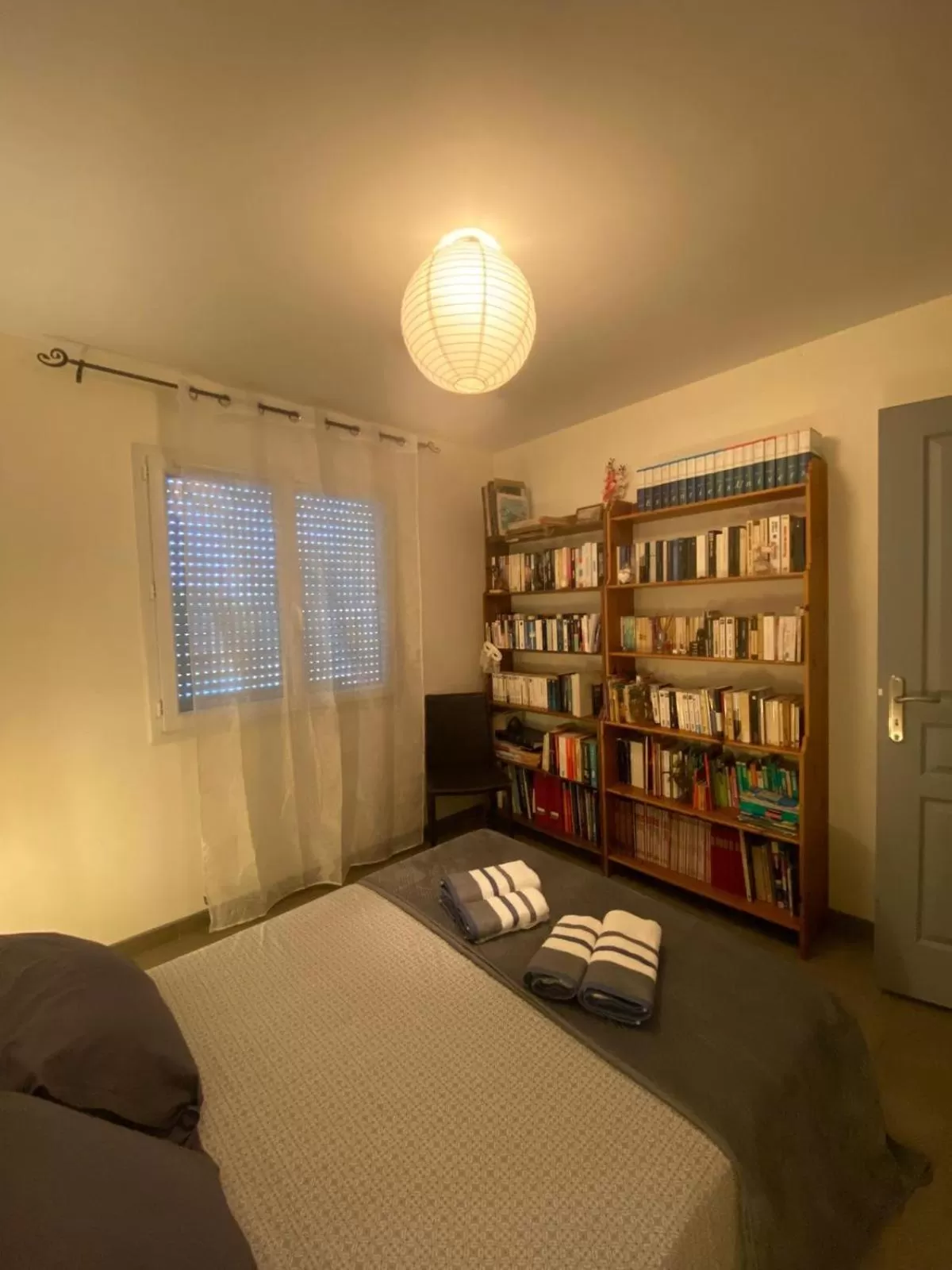 Library, Bed in La Rosela de la Cité