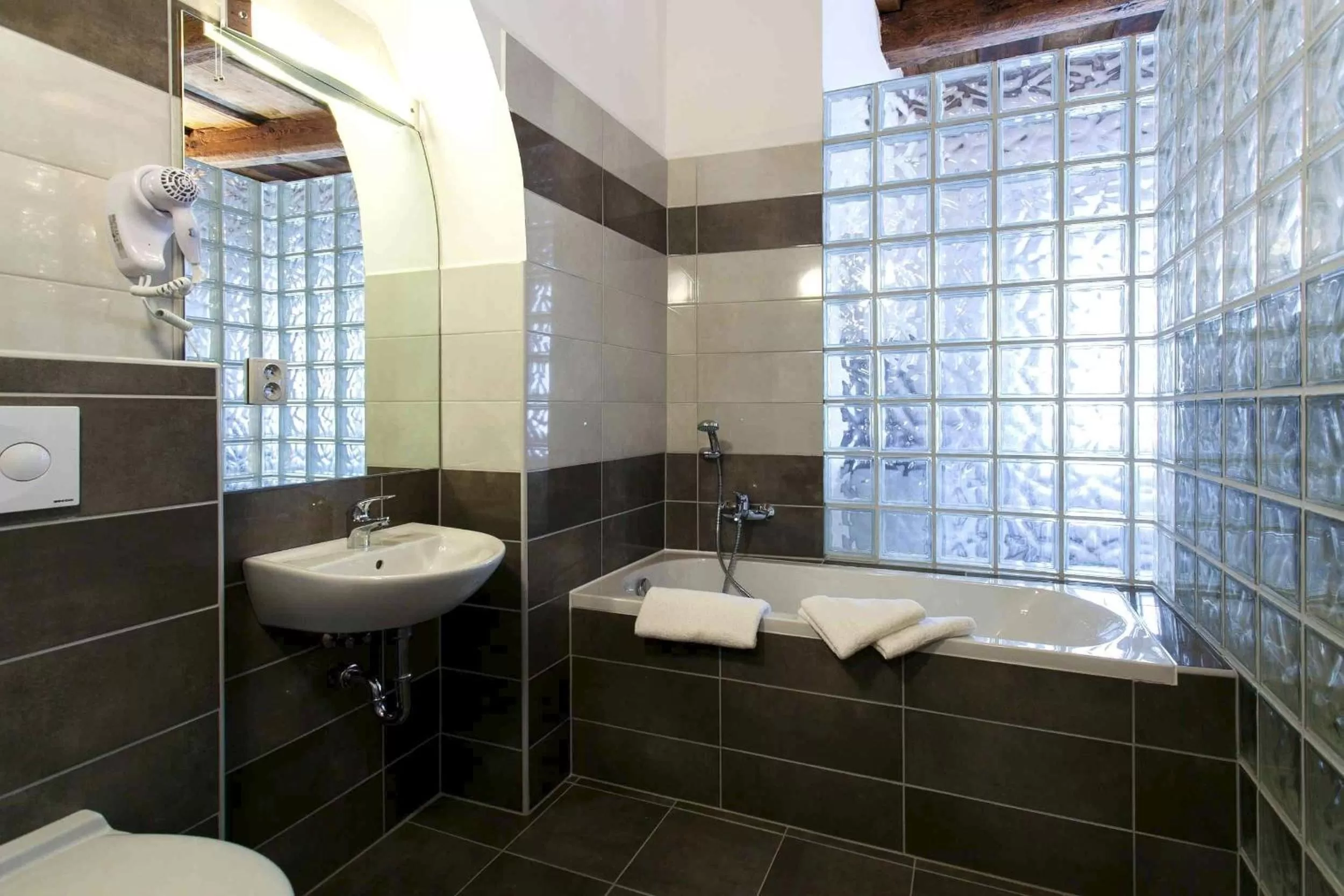 Shower in Hotel U Tří hrušek suites & apartments