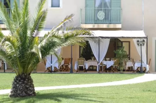 Restaurant/places to eat in Hotel Restaurant Le Clos De Pradines