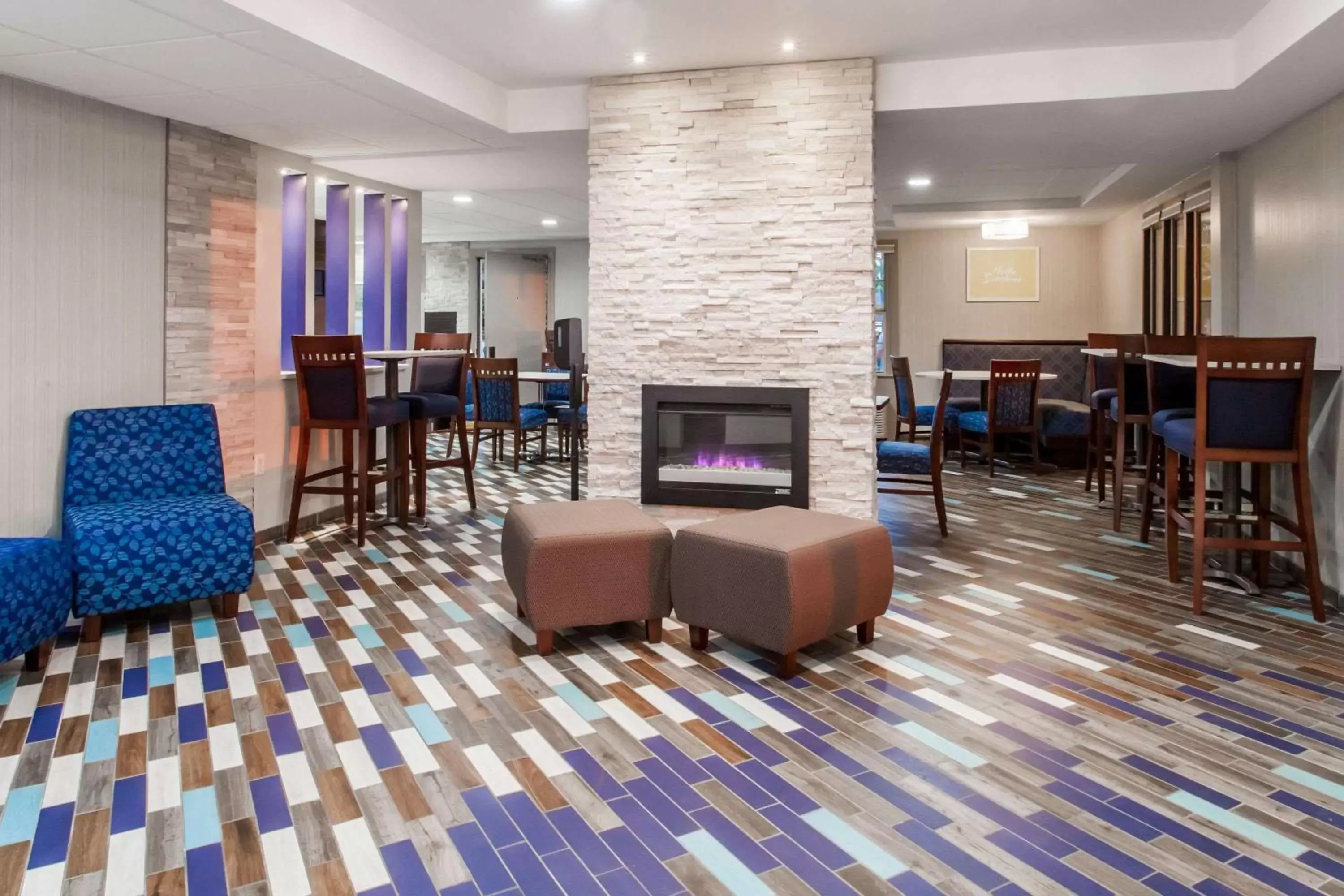 Lobby or reception, Seating Area in Days Inn by Wyndham Wilmington/Newark