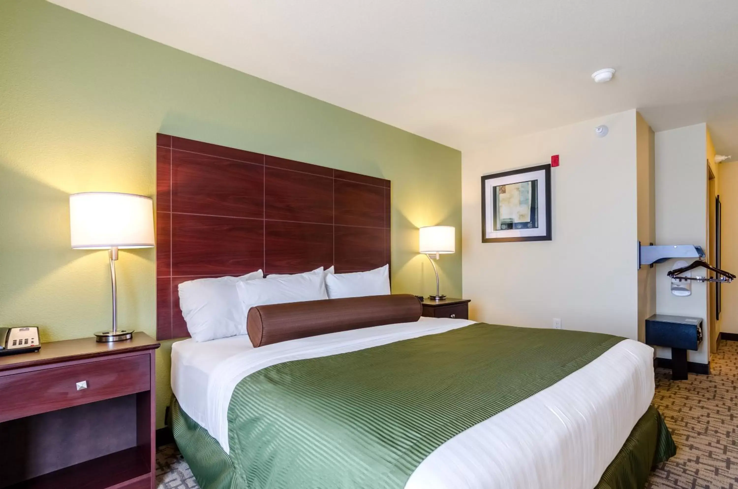 Bed in Cobblestone Hotel & Suites - McCook