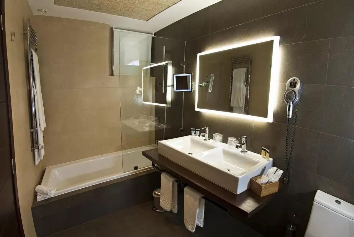 Bathroom in Hotel Convento Aracena & SPA